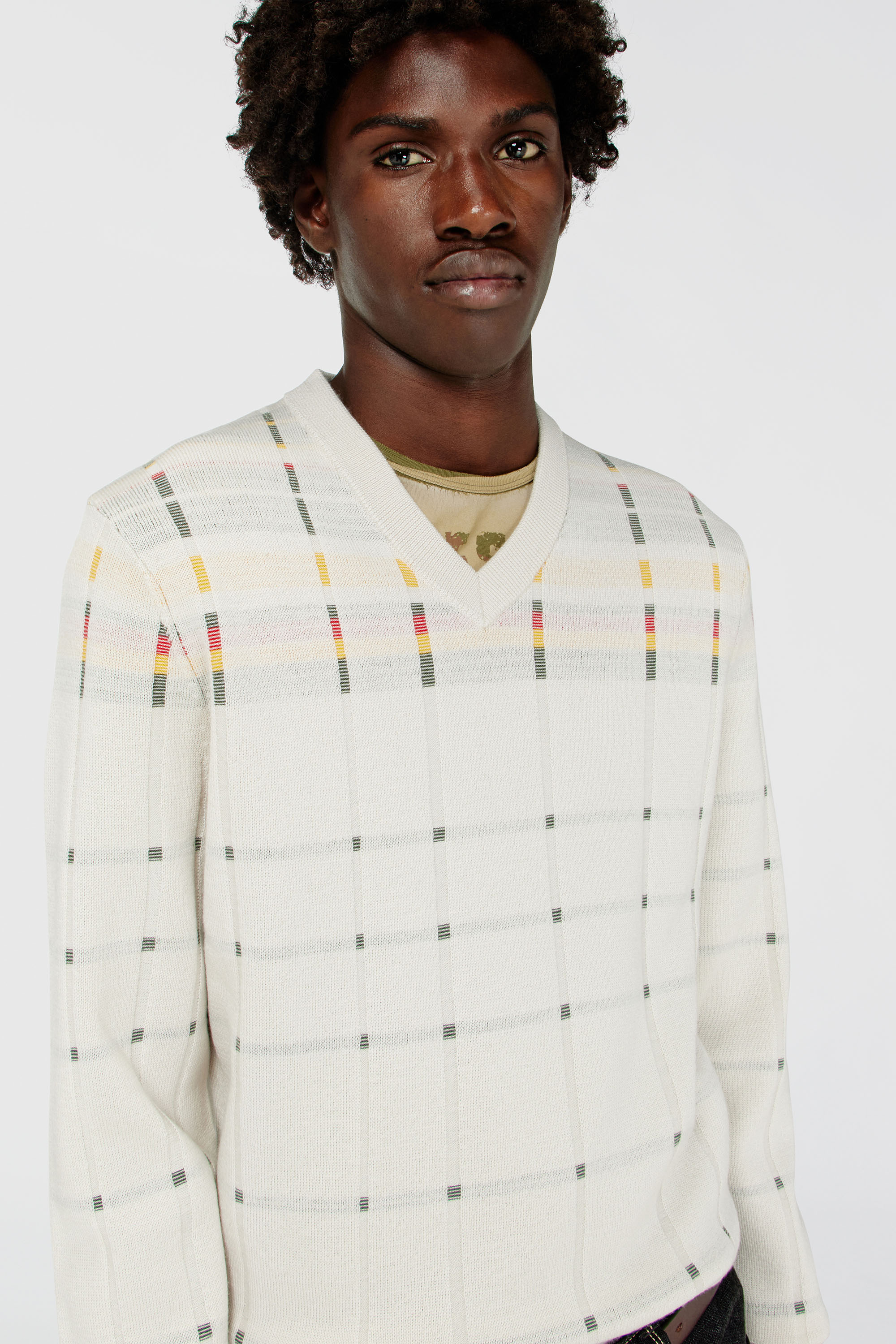 Diesel - K-ROENO, Jersey de lana con efecto de cuadros y cuello de pico Hombre in Blanco - 5