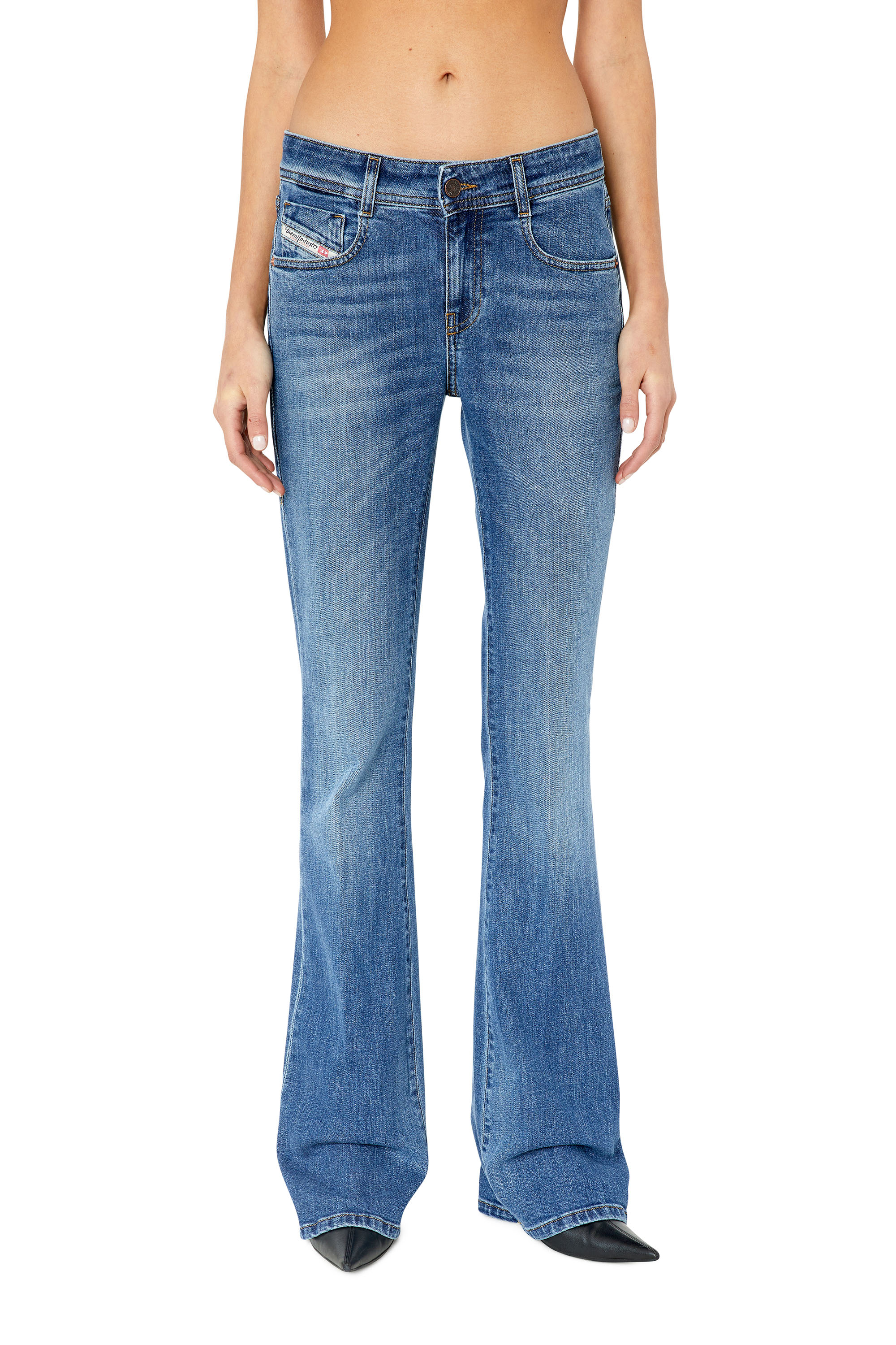 Diesel - 1969 D-Ebbey E86AM Bootcut and Flare Jeans, Azul medio - Image 1