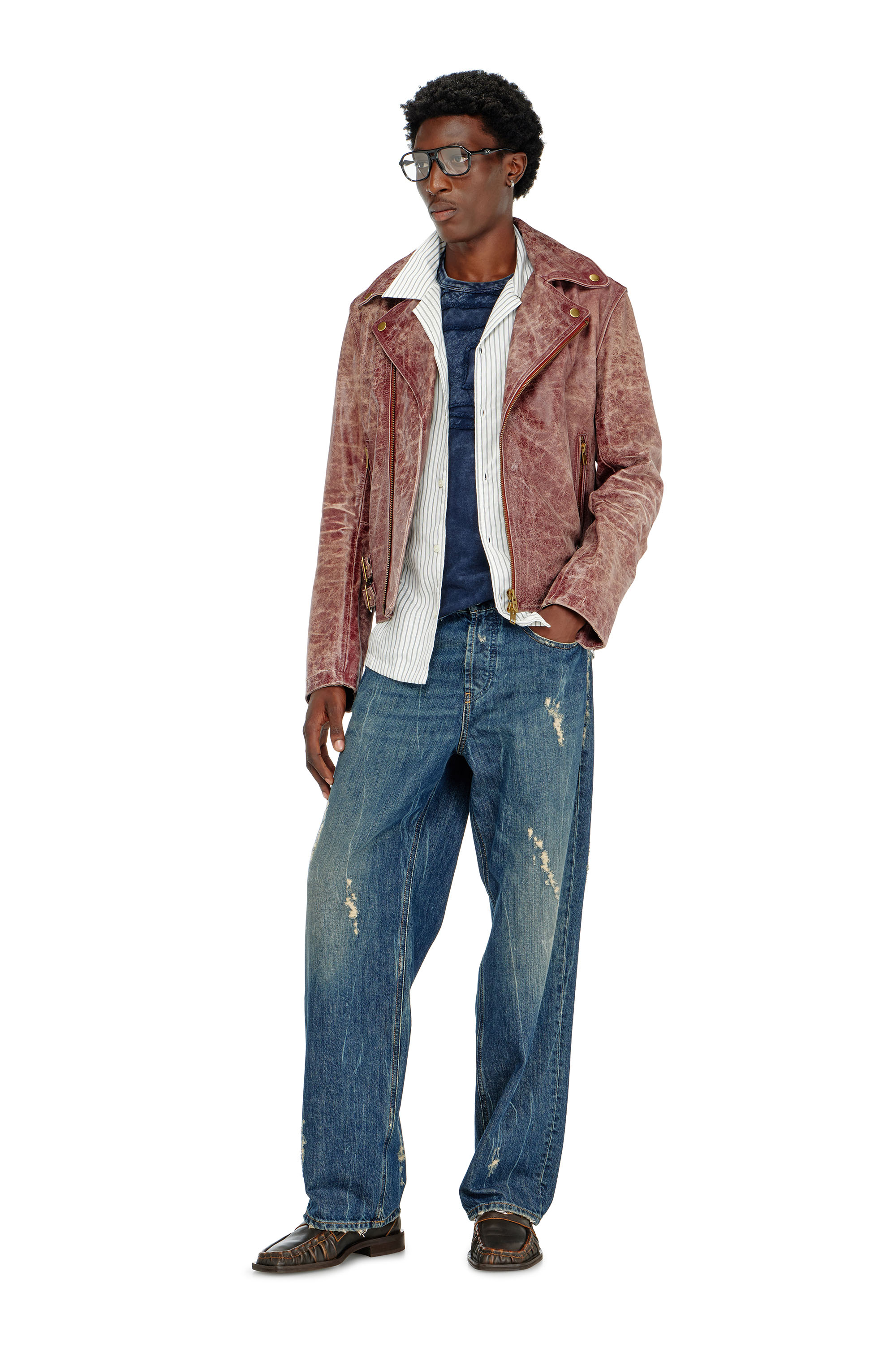 Diesel - T-BOXT-DEN, Camiseta de algod&oacute;n relajada con aplique Oval D Hombre in Azul marino - 2