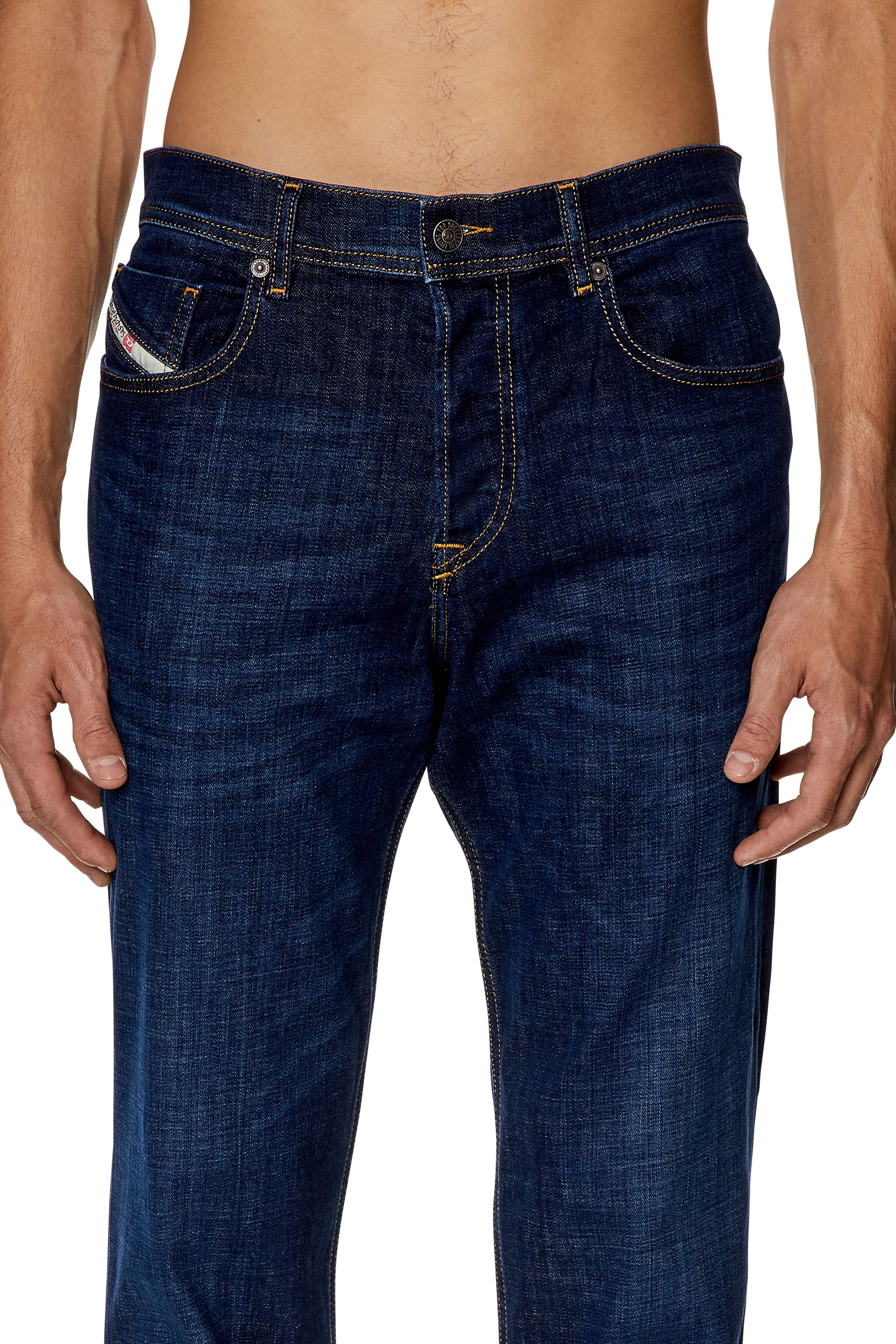 Diesel - 2023 D-Finitive 09F89 Tapered Jeans, Azul Oscuro - Image 3