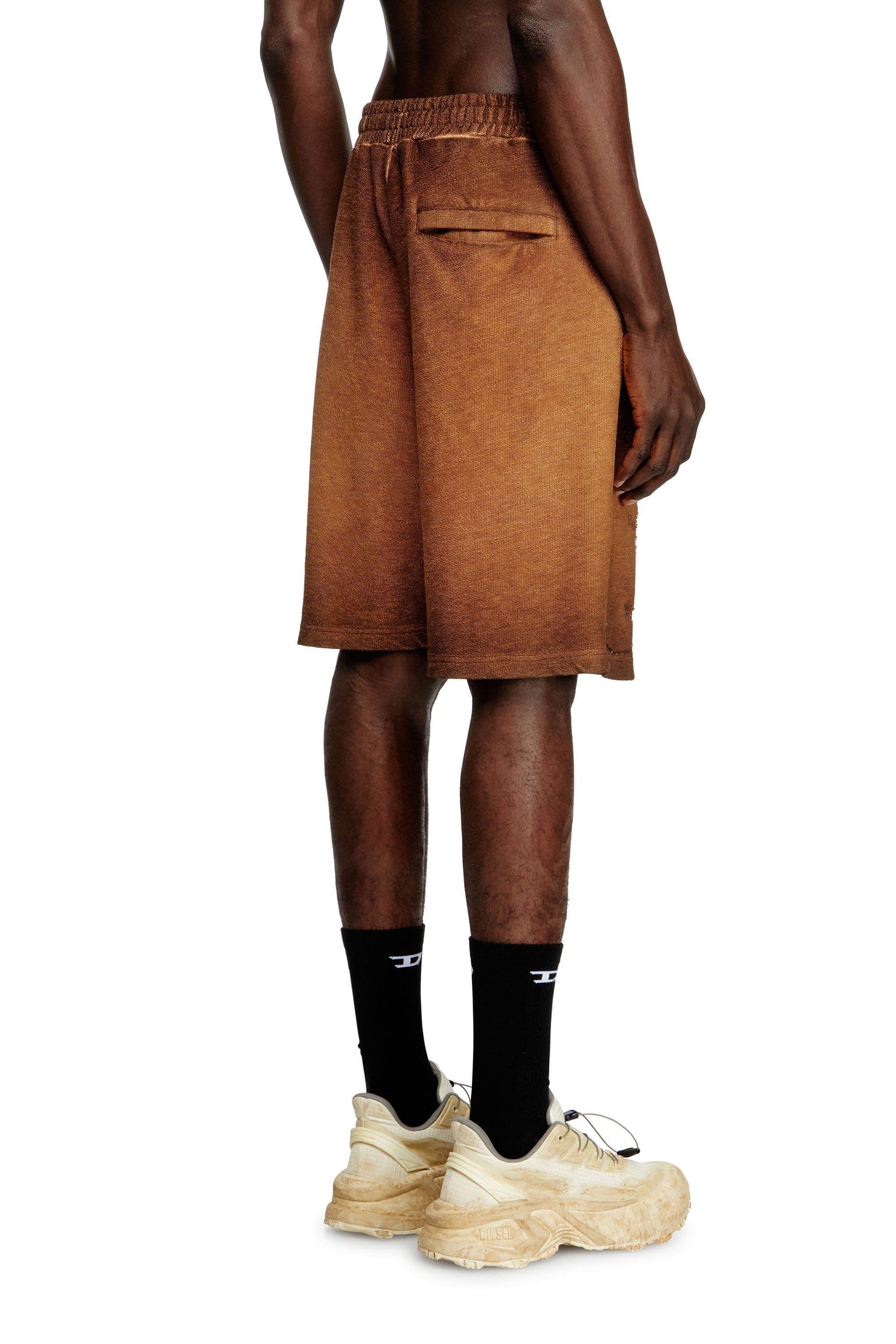 Diesel - P-CROWDE, Pantalones cortos deportivos con devoré de fénix Hombre in Marrón - 4