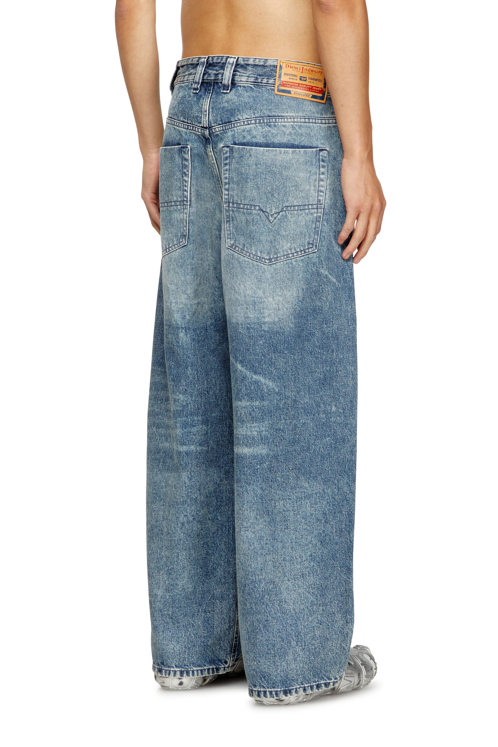 Diesel - Relaxed Jeans 1997 D-Enim 007DA Unisex, Azul Claro - 4