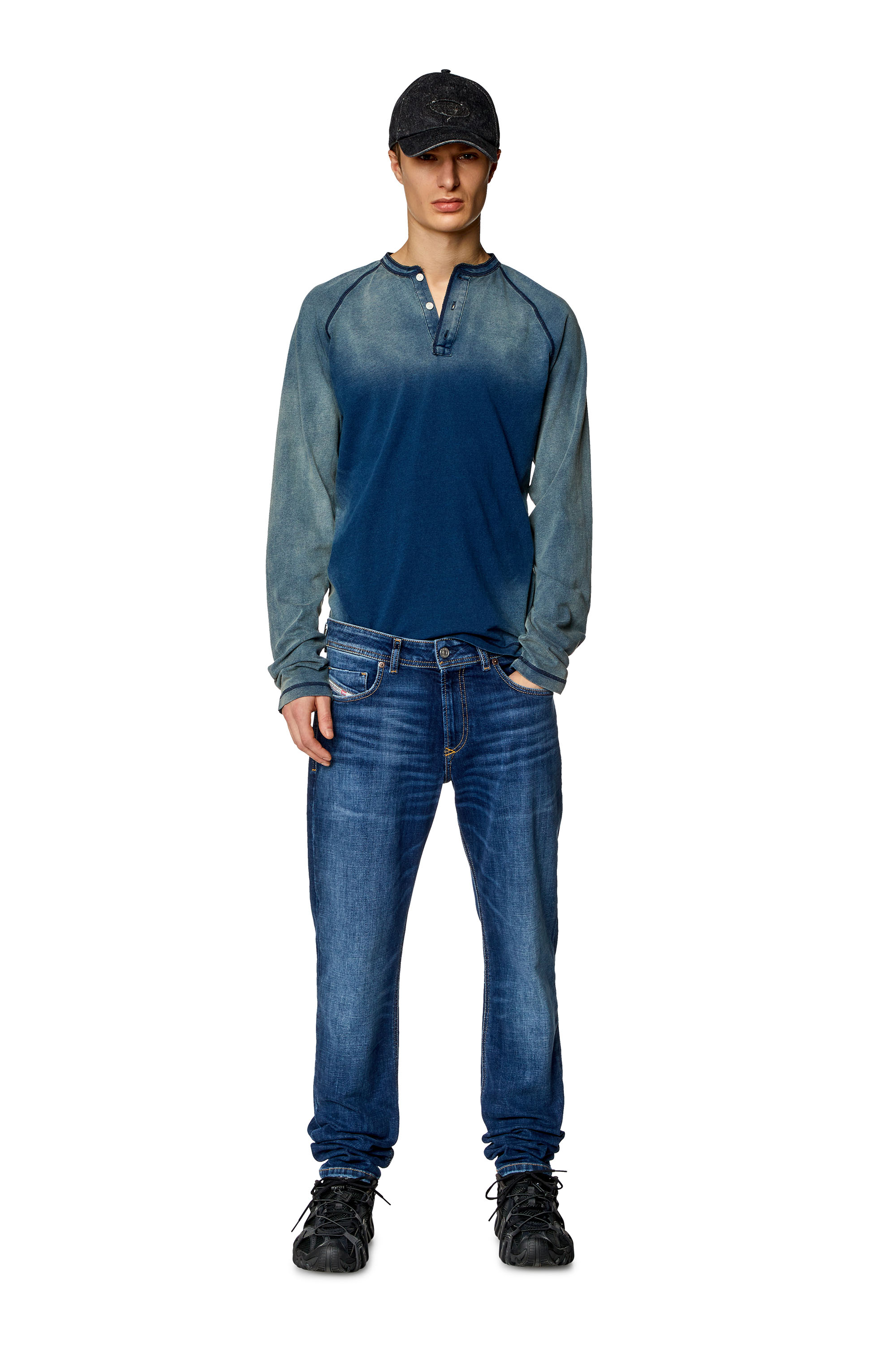 Diesel - Tapered Jeans 2023 D-Finitive 0CNAA, Azul Oscuro - Image 1