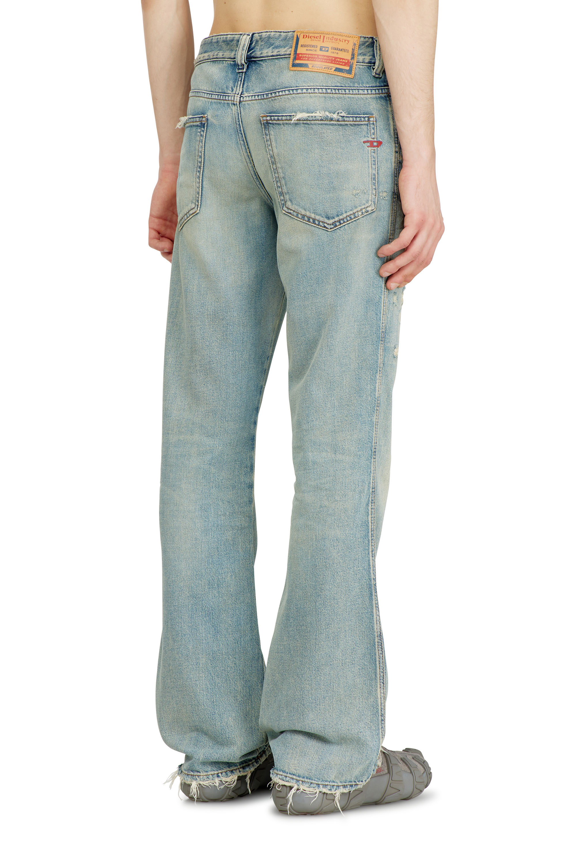 Diesel - Bootcut Jeans 1998 D-Buck 09N23 Hombre, Azul Claro - 4