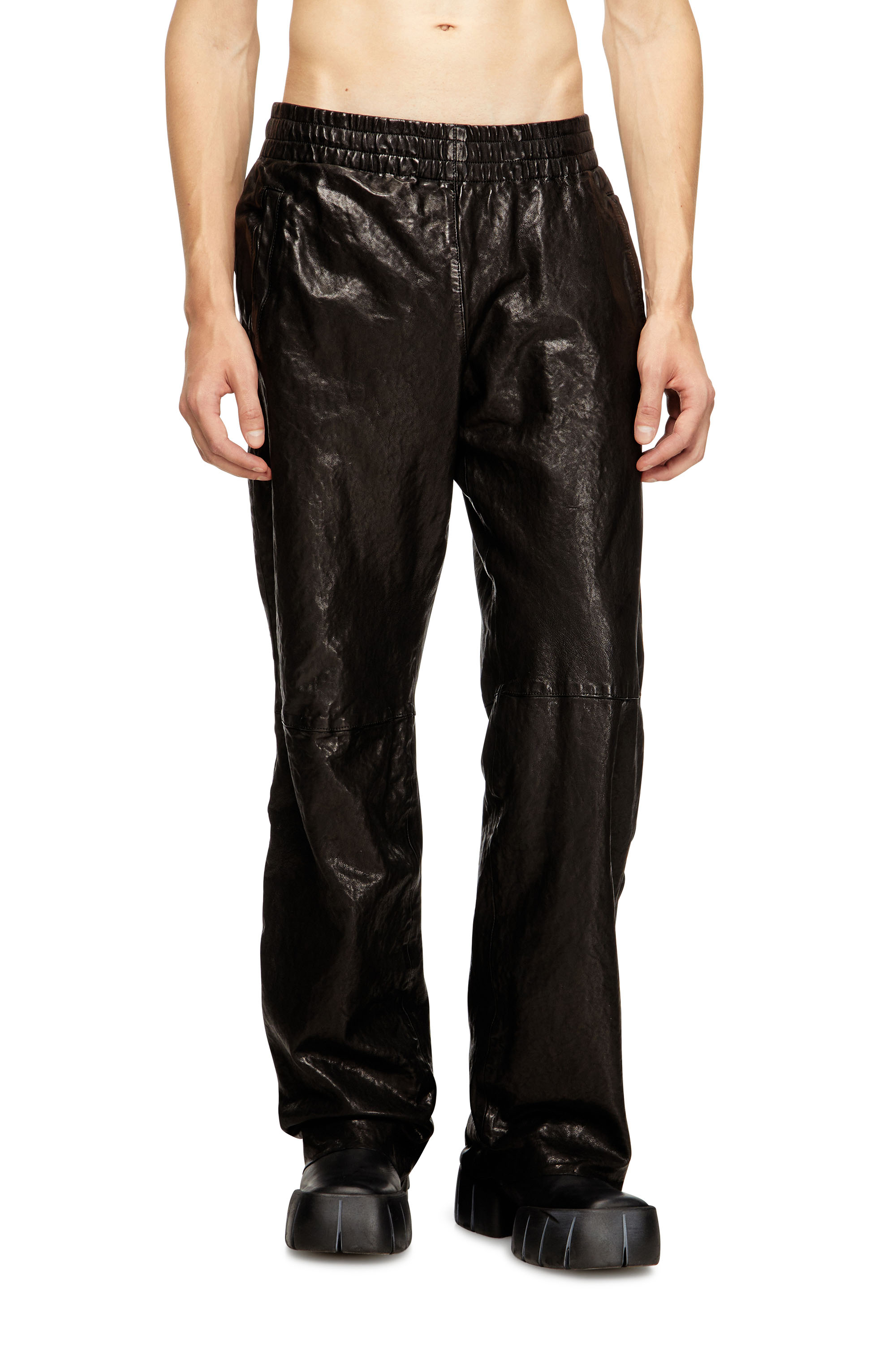 Diesel - P-BRU, Pantalones elásticos en cuero hervido Hombre in Negro - 1