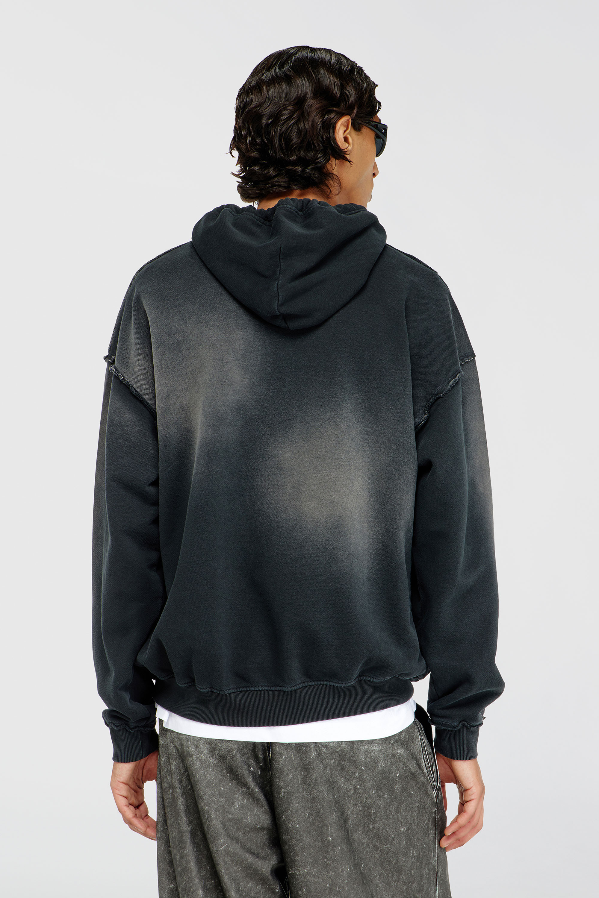 Diesel - S-POCK-HOOD, Sudadera de algod&oacute;n descolorida con detalles deshilachados Hombre in Multicolor - 4