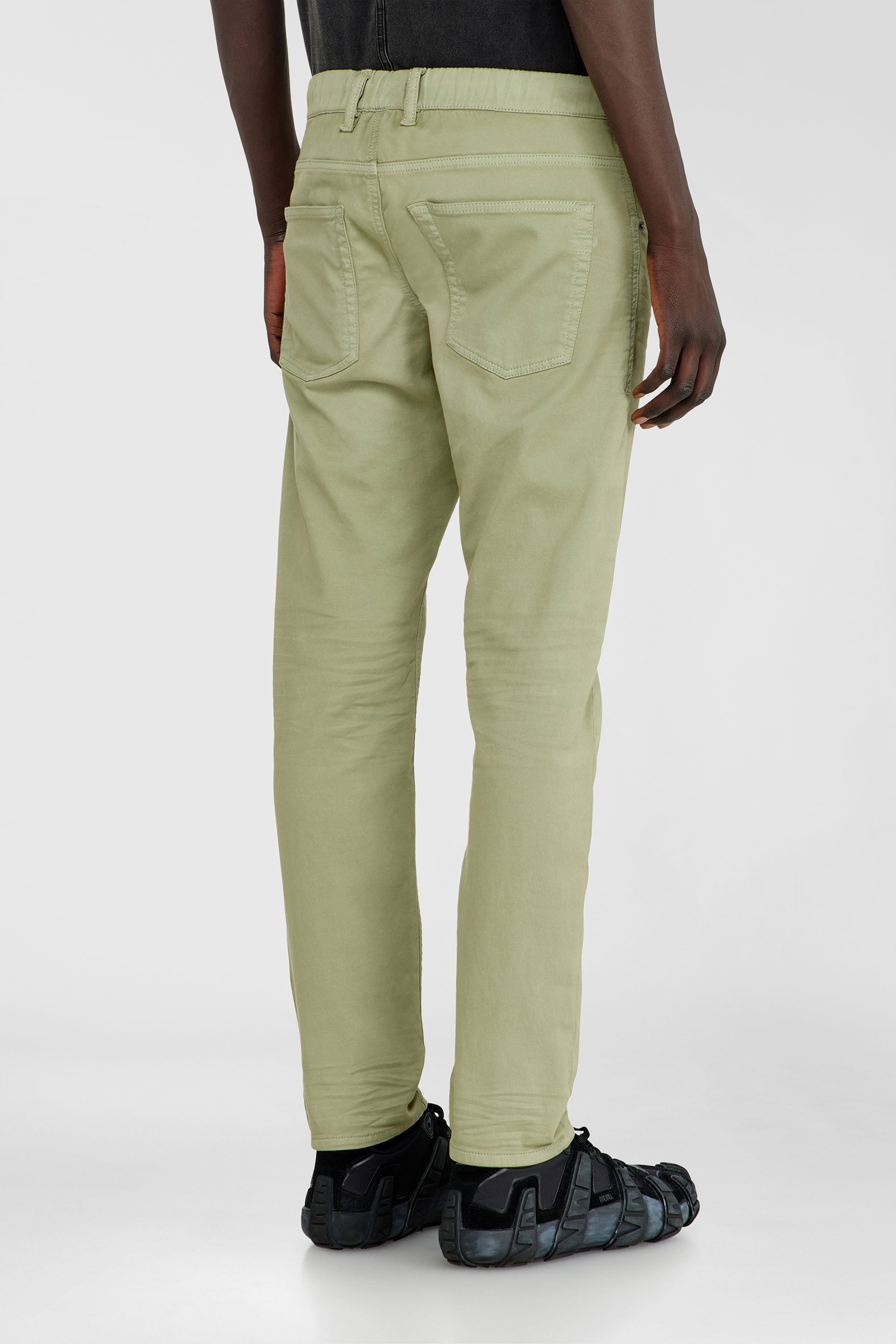 Diesel - Regular 2032 D-Krooley-BW Joggjeans&reg; 0670M Hombre, Verde Oliva - 3