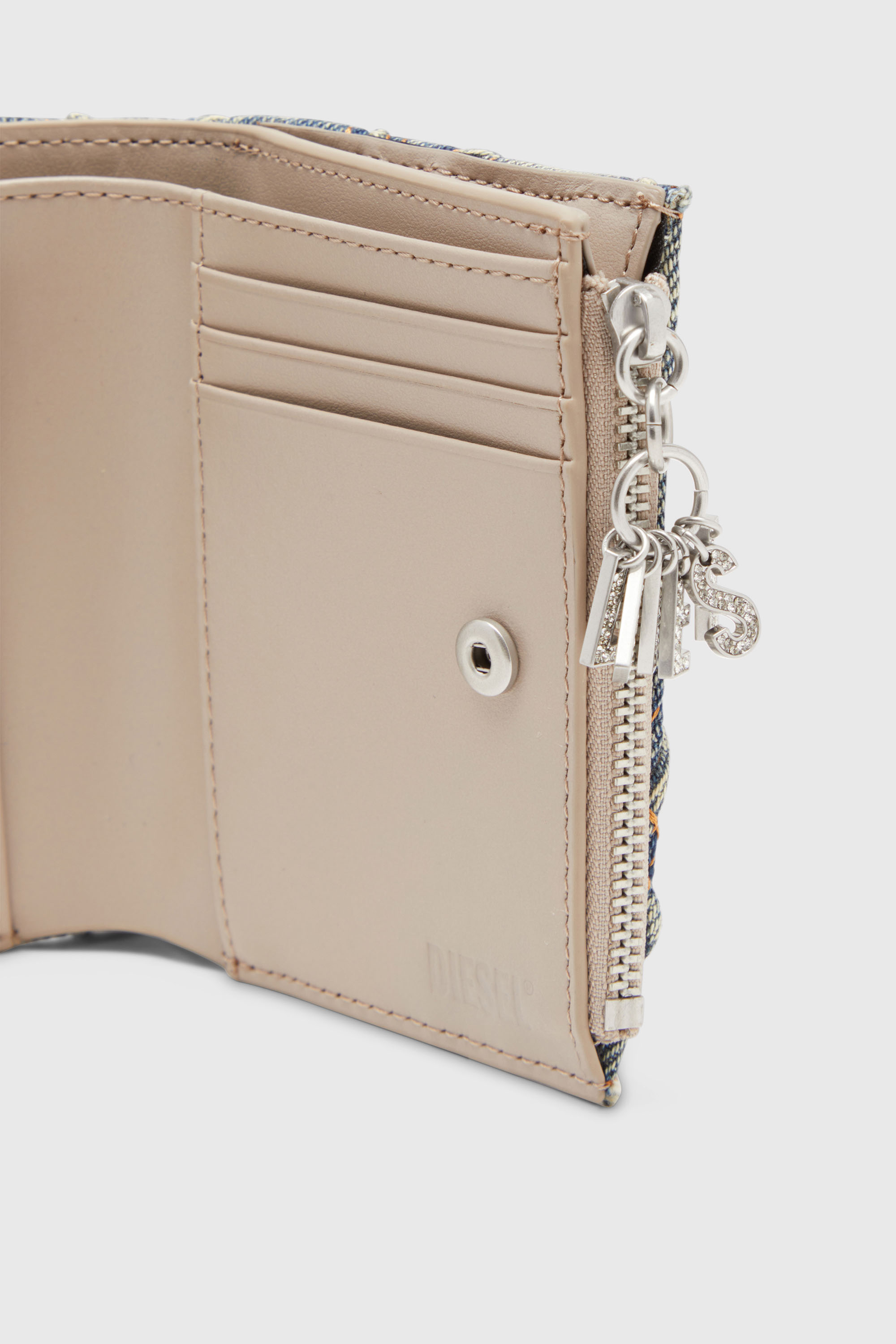 Diesel - CHARM D- BI FOLD ZIP II, Cartera peque&ntilde;a de denim acolchado con motivo Argyle Mujer in Azul marino - 4