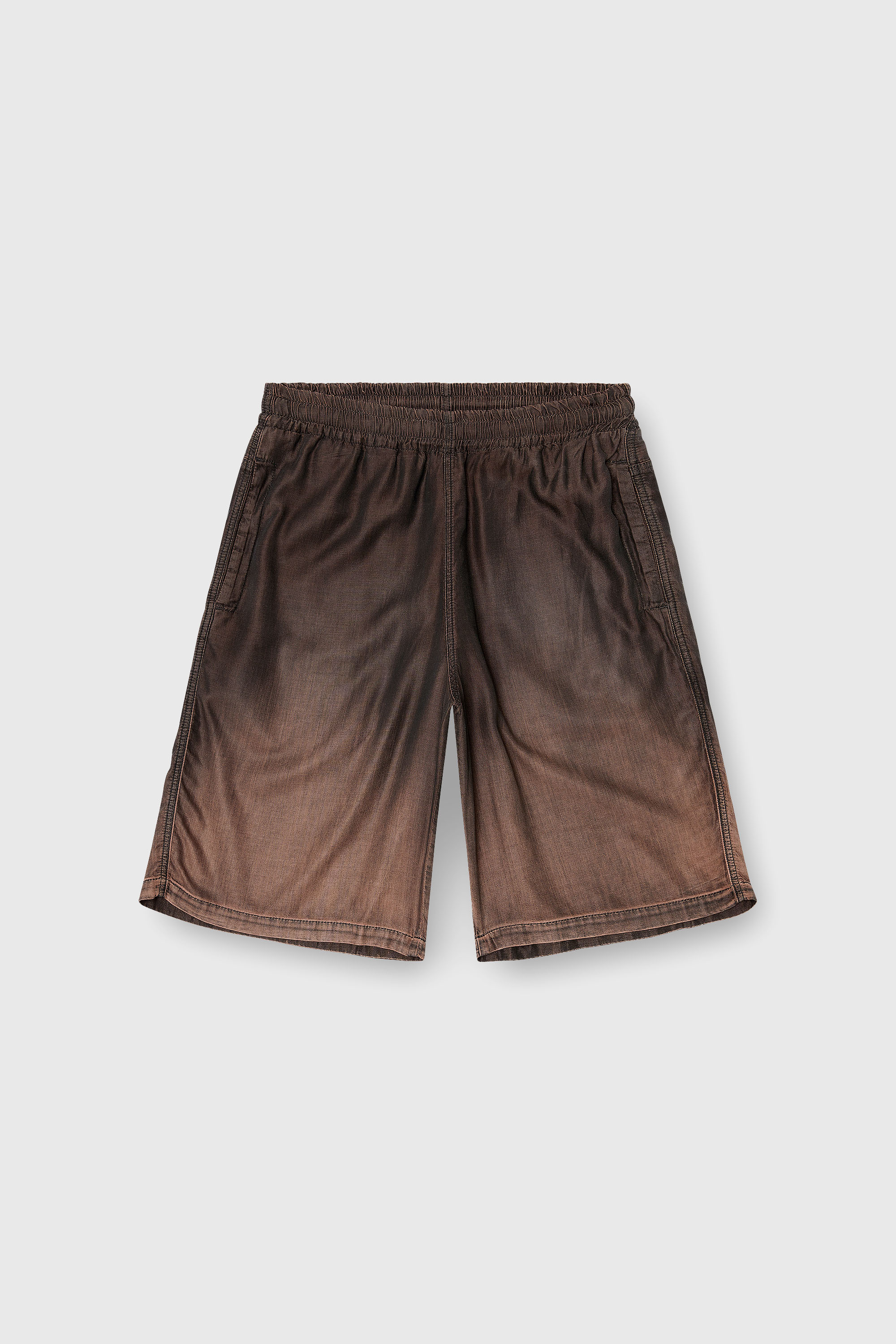 Diesel - D-RODER-SHORT-S, Bermudas relajadas en denim fluido con lavado oscuro Unisex in Marr&oacute;n - 2