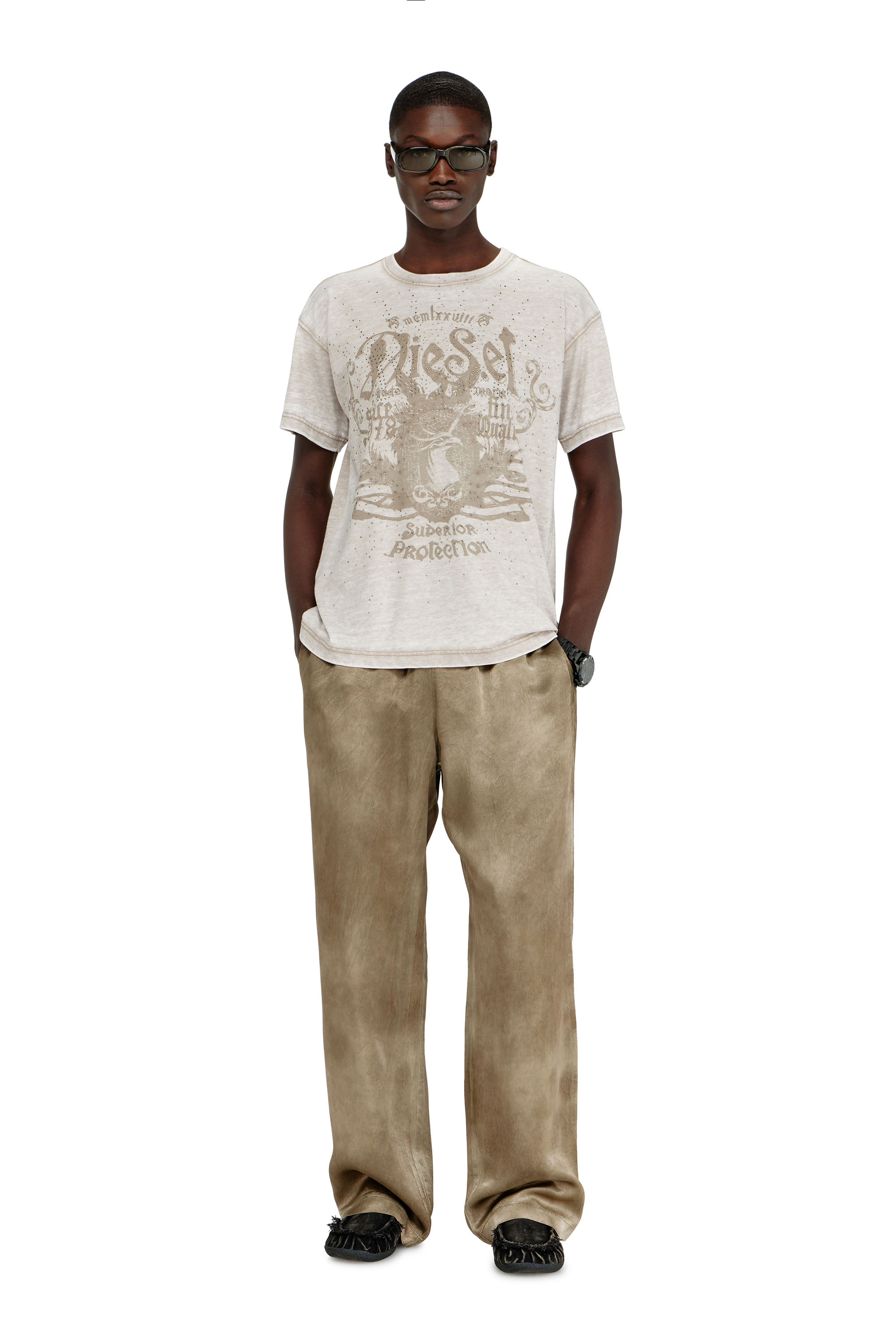 Diesel - T-NORM-AA8, Camiseta de jersey con lavado burnout y tachuelas Hombre in Beige - 1