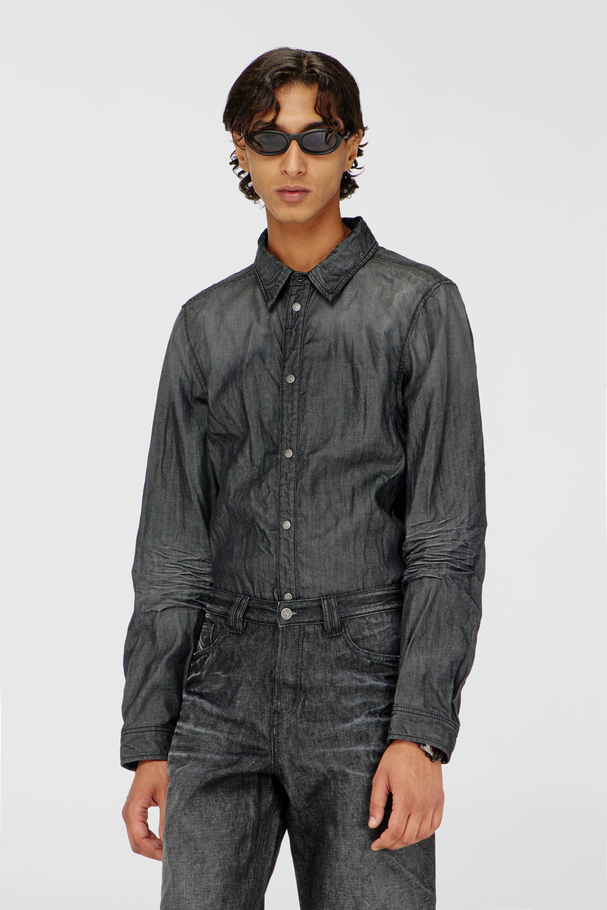 Diesel - D-SYNAR-FSJ2, Camisa de denim arrugado Hombre in Gris - 2