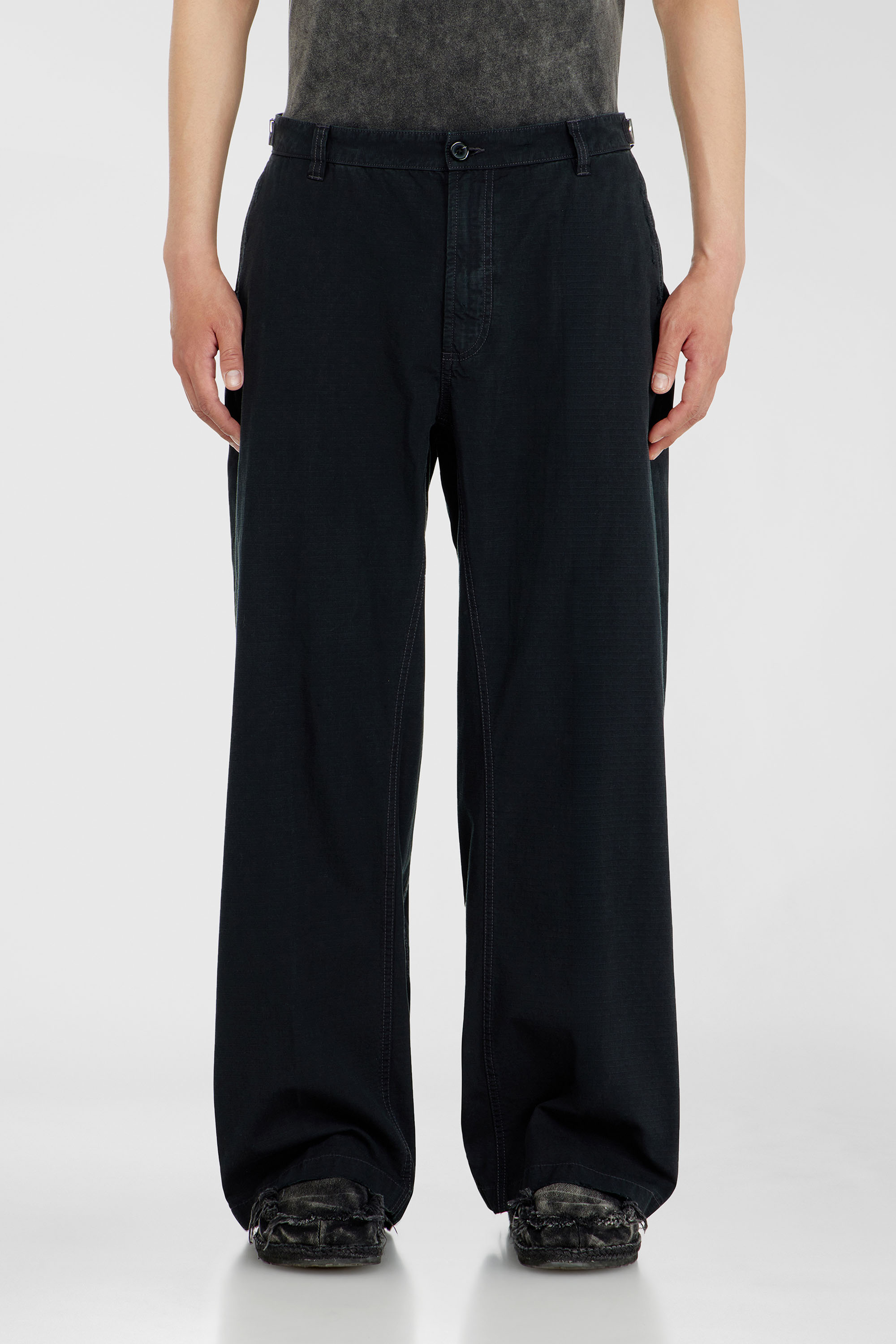 Diesel - P-BALL, Pantalones de ripstop de algod&oacute;n con hebillas laterales Hombre in Negro - 1