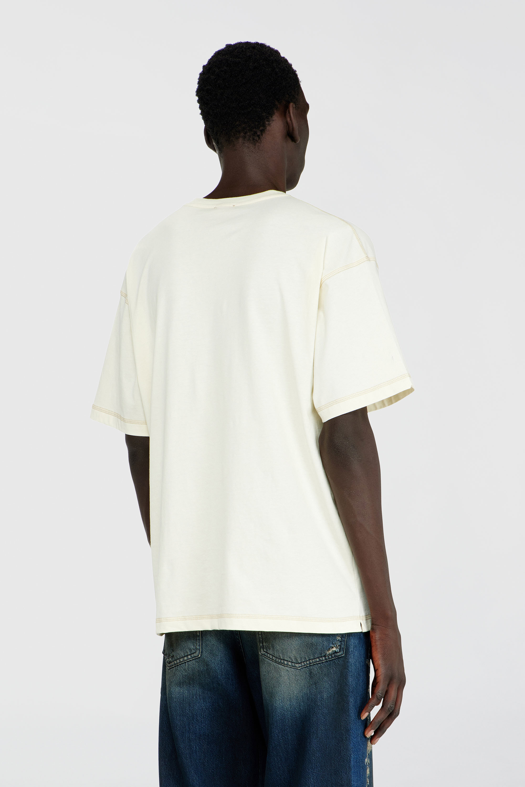 Diesel - T-BOXT-NOTCH, Camiseta relaxed con estampados y bordados Hombre in Blanco - 4