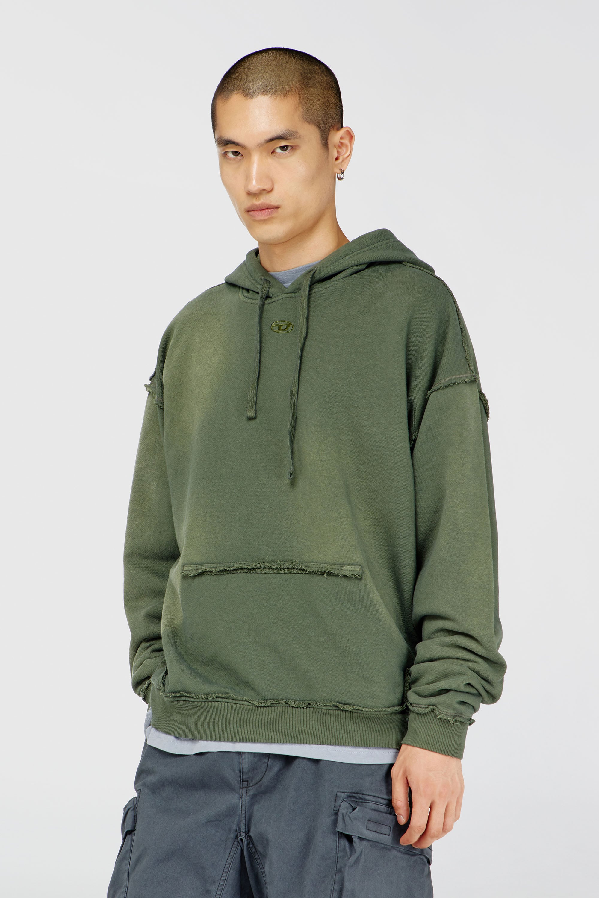 Diesel - S-POCK-HOOD, Sudadera de algod&oacute;n descolorida con detalles deshilachados Hombre in Verde - 1