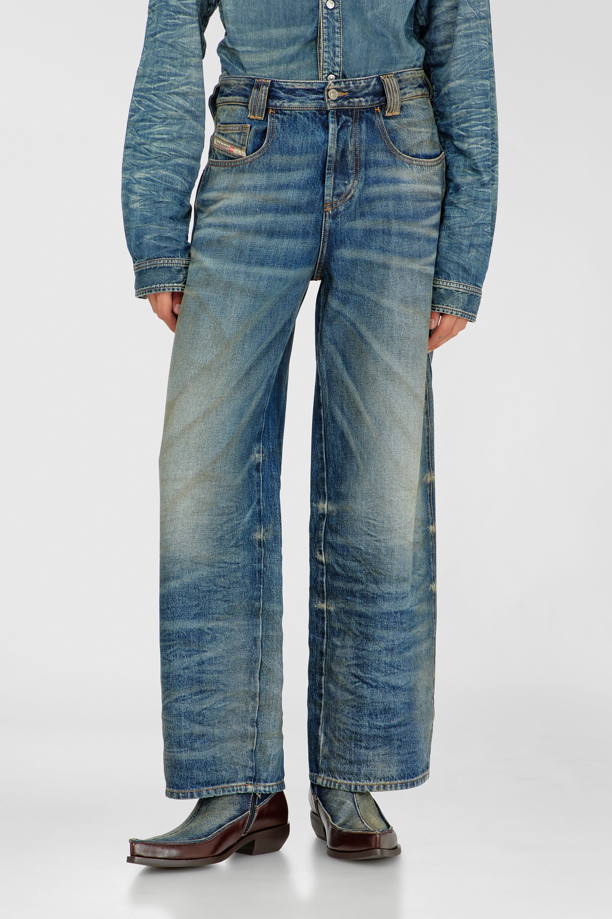 Diesel - Relaxed Jeans 1982 D-Hakou 007GC Unisex, Azul medio - 1