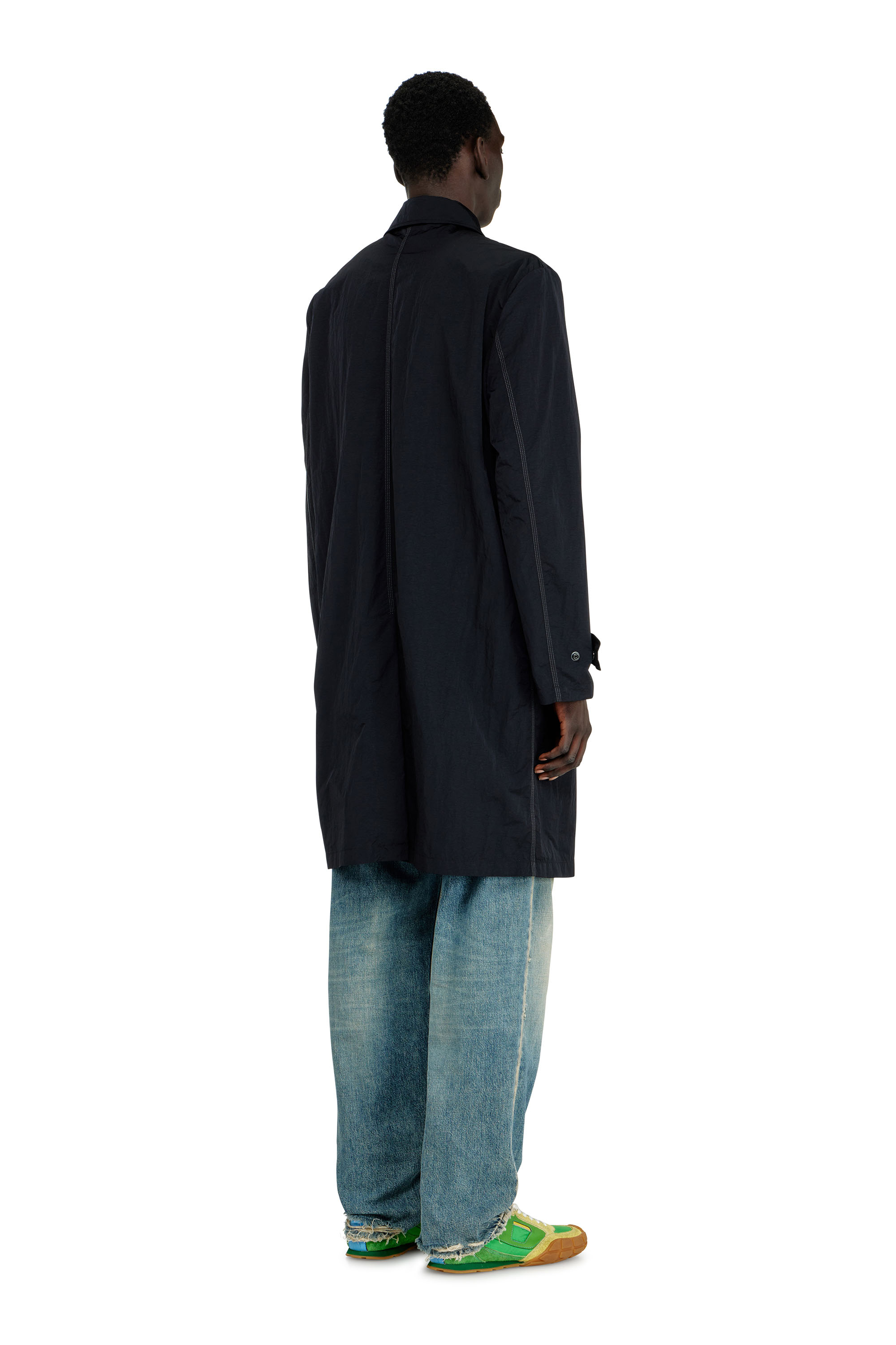 Diesel - J-BURHAT, Abrigo de nailon con acabado arrugado brillante Hombre in Negro - 4