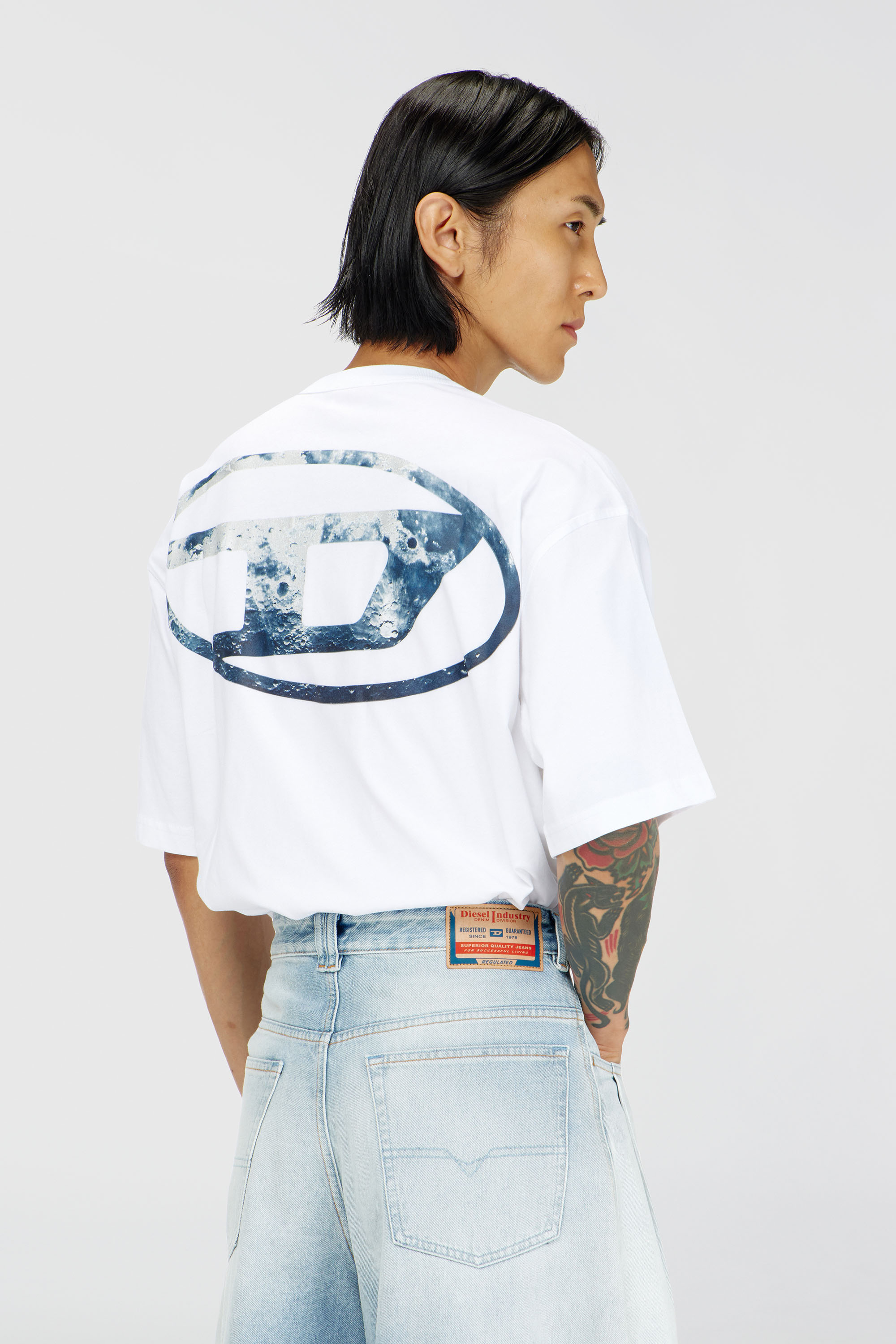 Diesel - T-WASH-MOON-T92, Camiseta de algod&oacute;n con logotipo Oval D y gr&aacute;fico Hombre in Blanco - 4