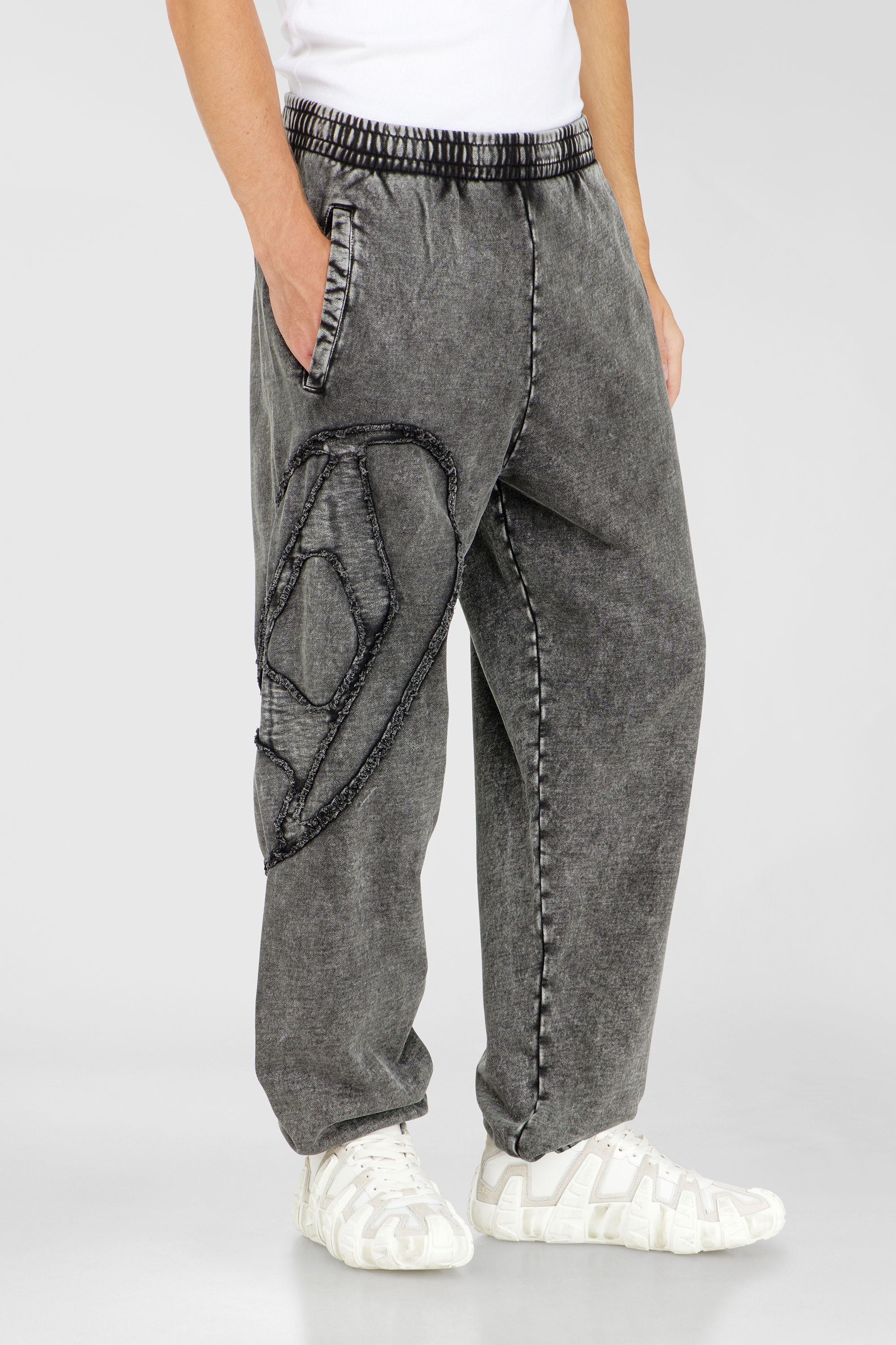 Diesel - P-MARKY-DEN, Pantalones de algod&oacute;n org&aacute;nico con parche Oval D Hombre in Gris - 3