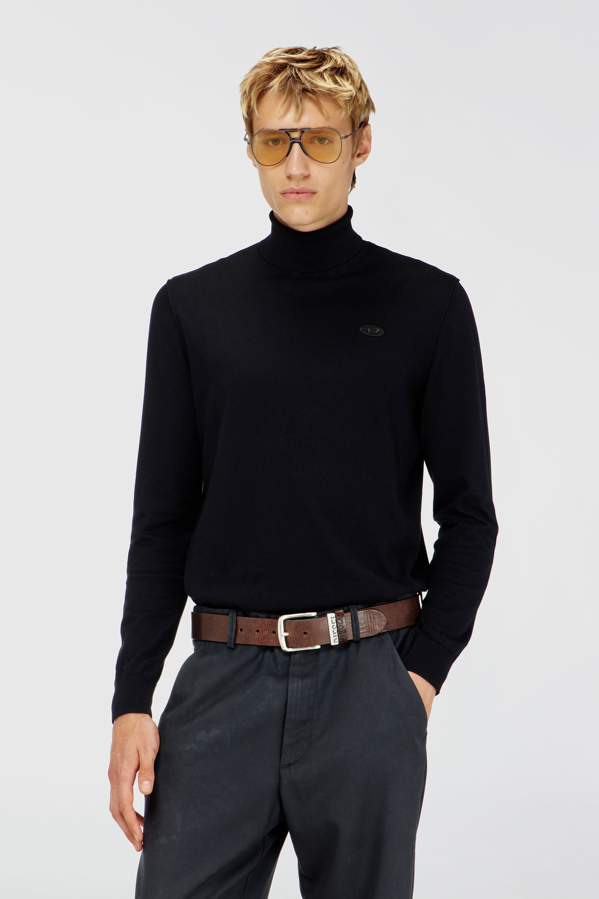 Diesel - K-FREEX-LUP-TAG-T92, Jersey de cuello alto de algod&oacute;n con parche del logotipo Oval D Hombre in Negro - 1