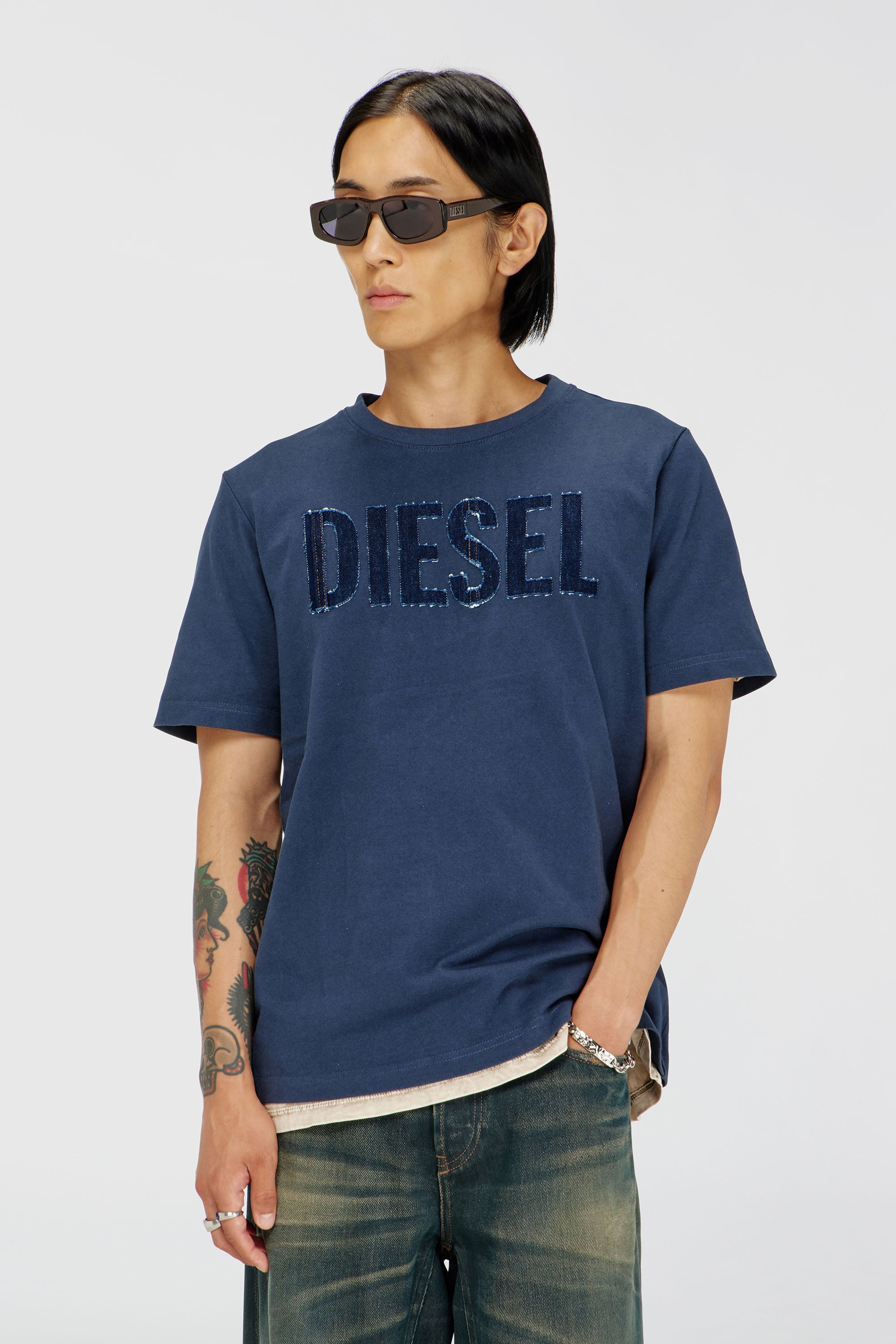 Diesel - T-JUST-APP-T92, Camiseta de algod&oacute;n con estampado de logotipo Diesel tono sobre tono Hombre in Azul marino - 1