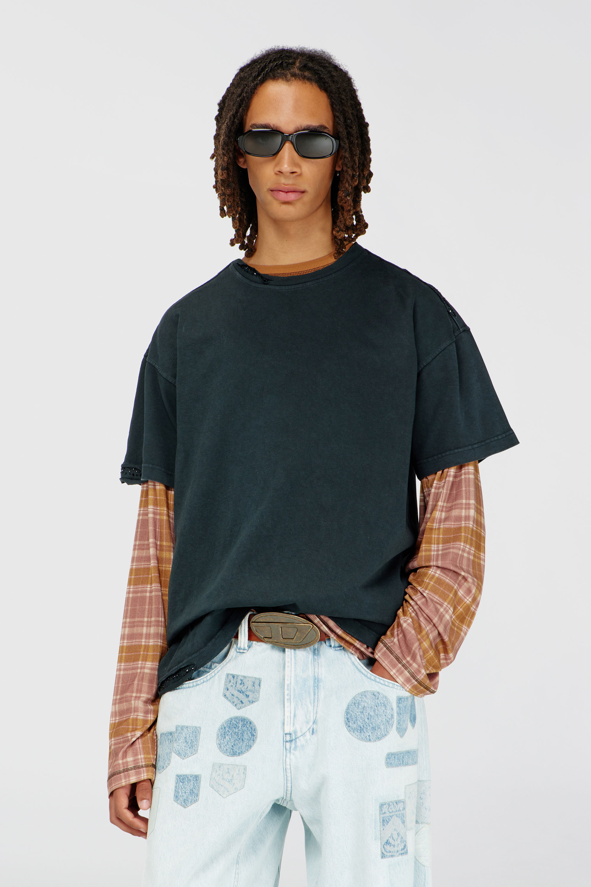 Diesel - T-NORM-CRYSTALS, Camiseta con bordes deshilachados y detalles de cristal Hombre in Negro - 2