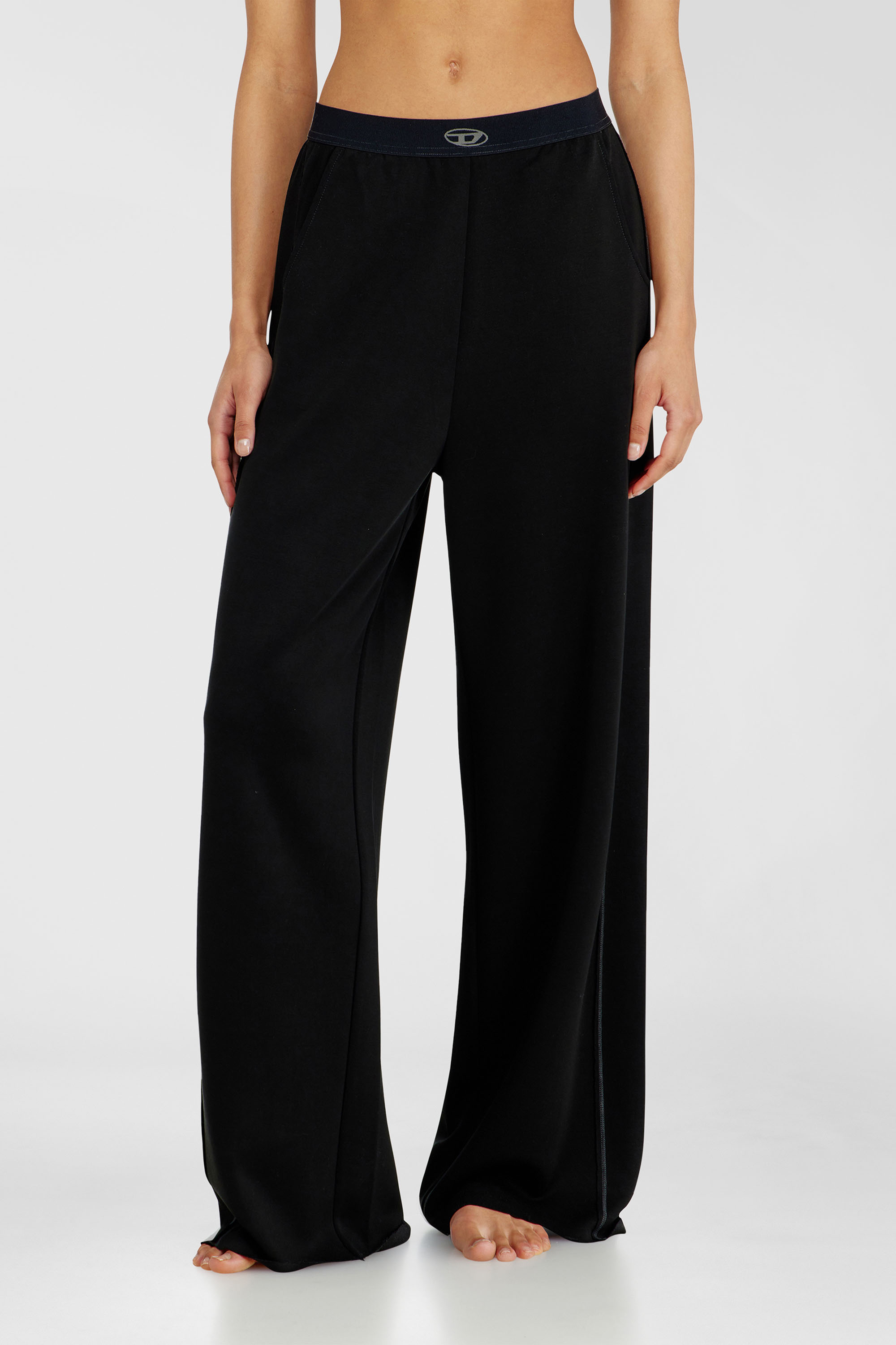 Diesel - ALYSA-UTLT, Pantal&oacute;n jogger en scuba el&aacute;stico ligero Mujer in Negro - 3