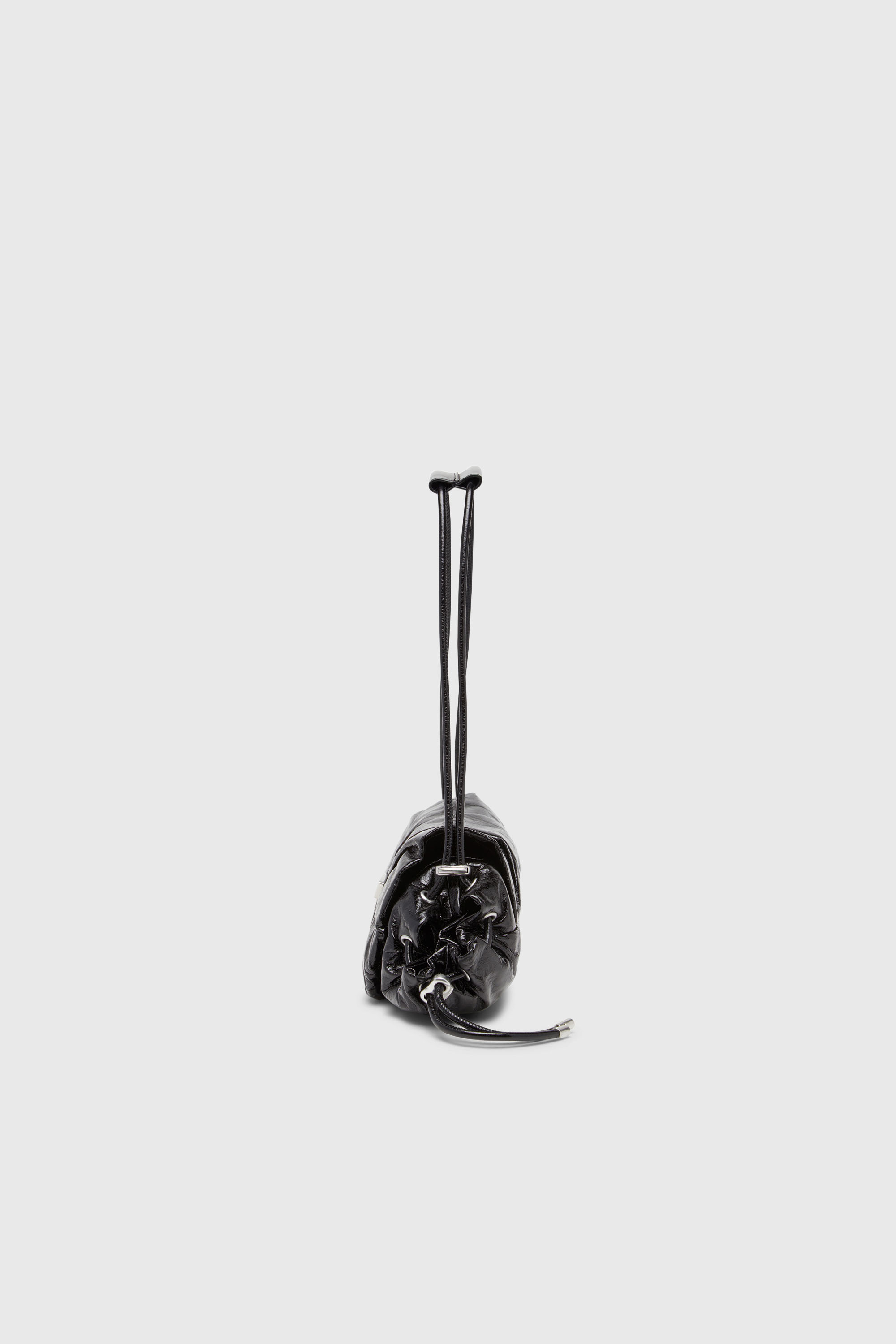 Diesel - SCRUNCH-D SHOULDER S, Scrunch-D-Bolso de hombro peque&ntilde;o de cuero arrugado Mujer in Negro - 5