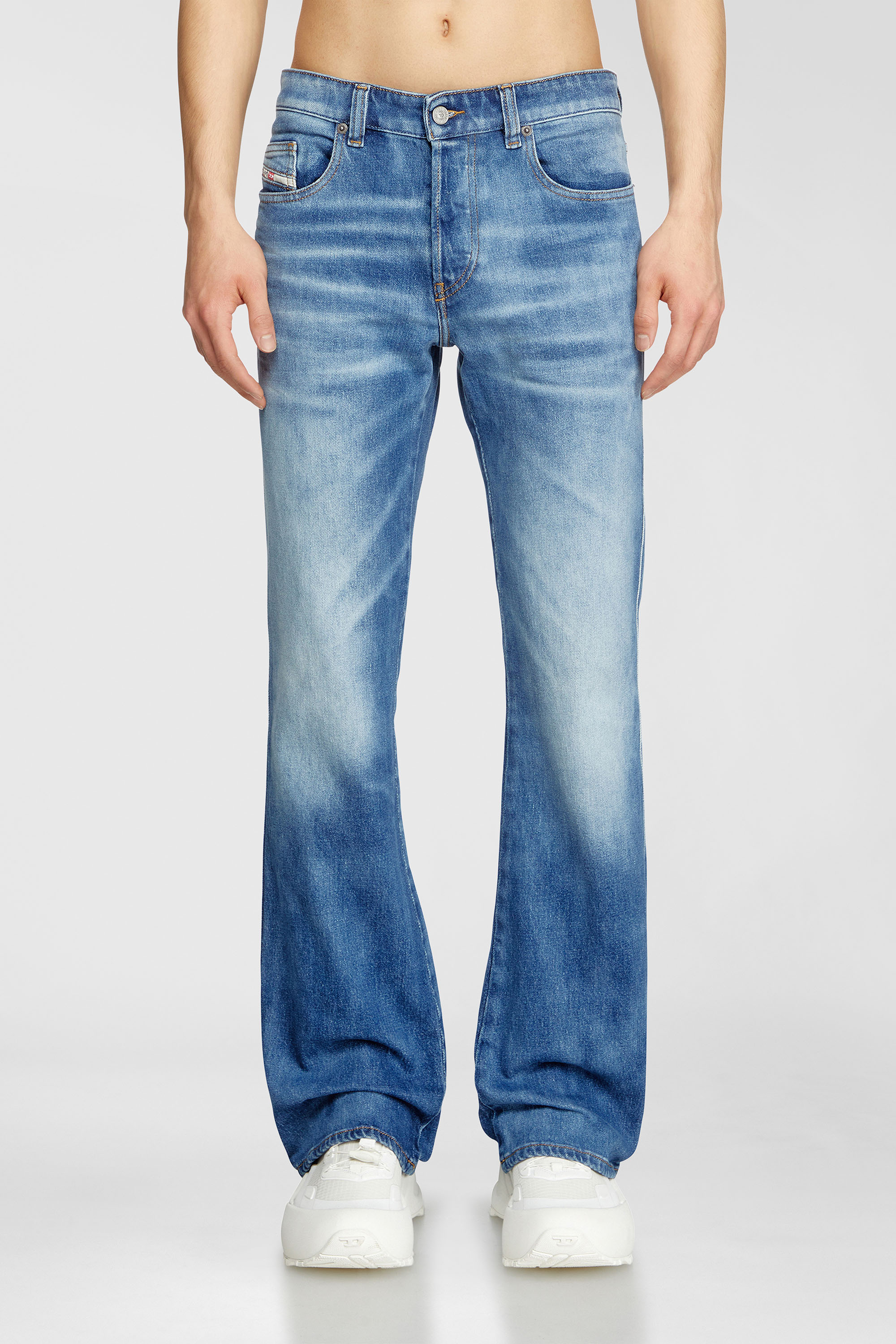 Diesel - Bootcut Jeans 1998 D-Buck 09L19 Hombre, Azul medio - 1