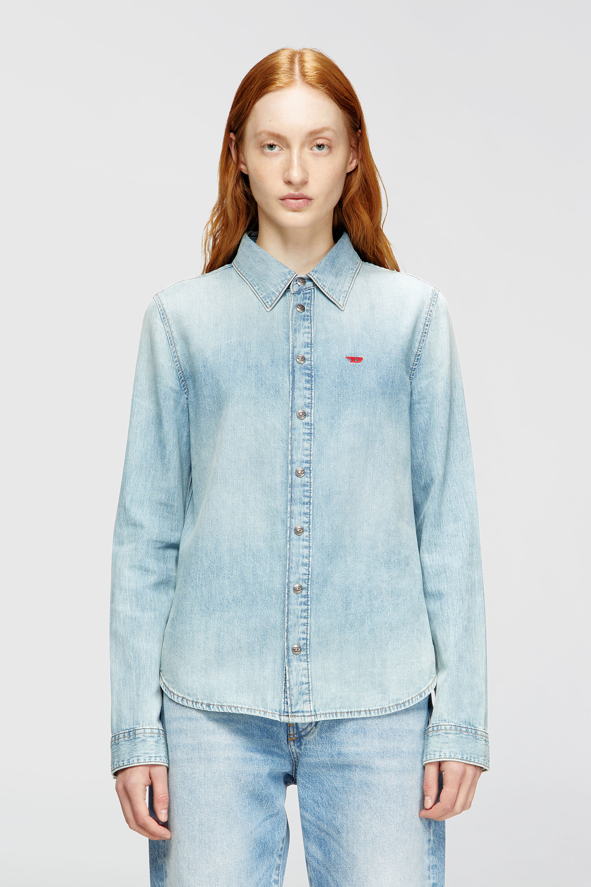 Diesel - DE-EAZY, Camisa vaquera con logo bordado Mujer in Azul marino - 1