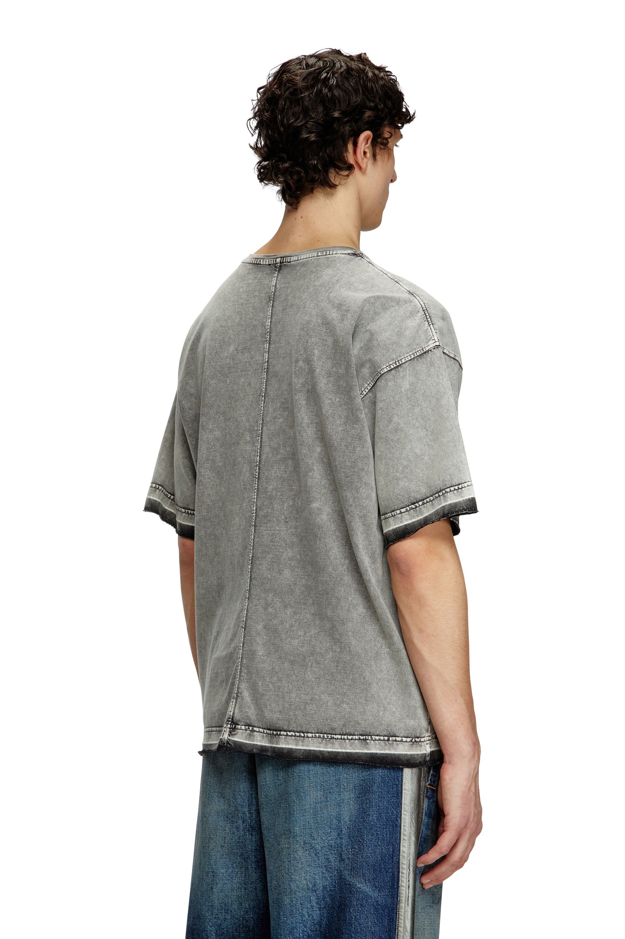 Diesel - T-HOXT, Camiseta con apariencia denim y dobladillos sueltos Hombre in Gris - 4