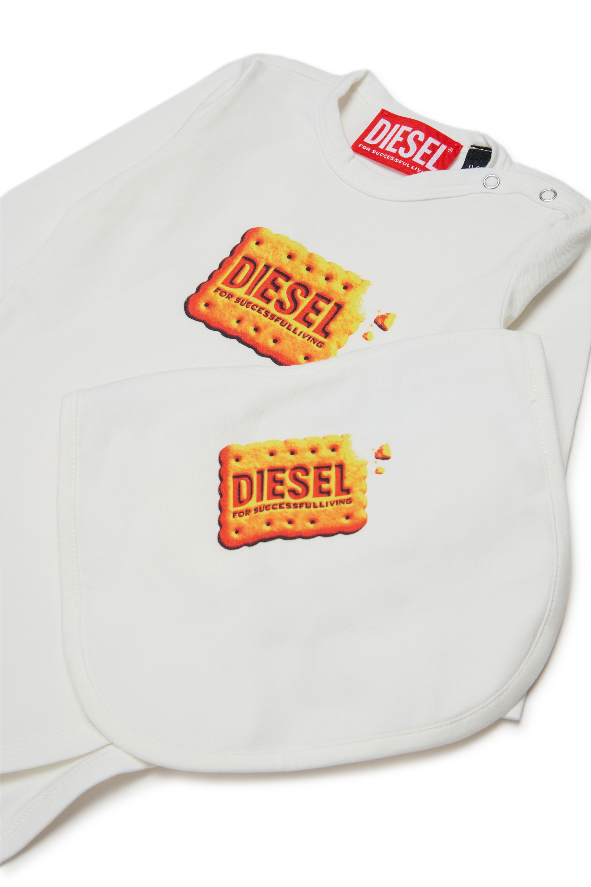 Diesel - UPPYBOX-NB, Conjunto para reci&eacute;n nacido con logo Biscotto estampado Unisex in Blanco - 3