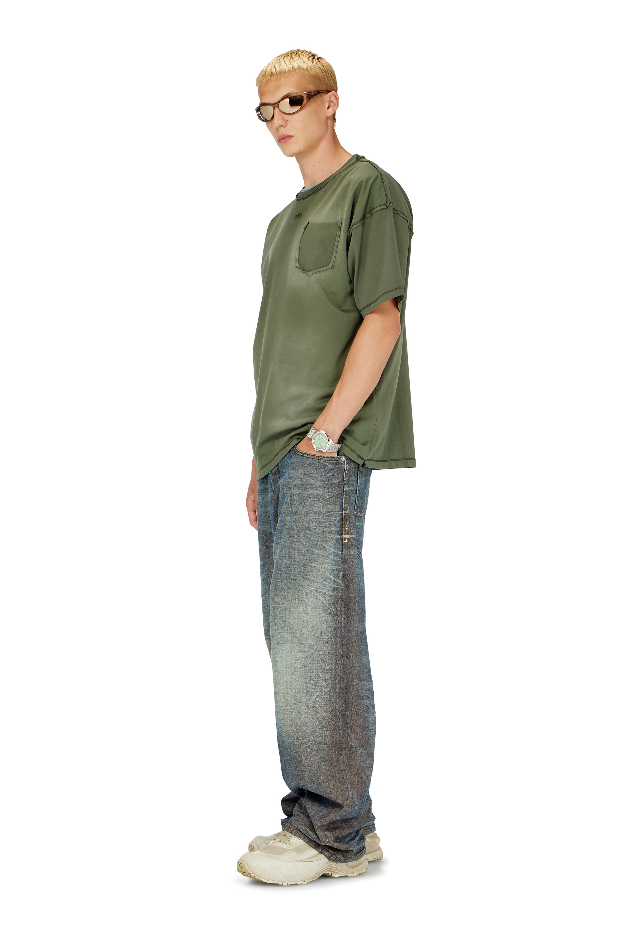 Diesel - T-POCK, Camiseta deslavada con bolsillo roto Hombre in Verde - 2