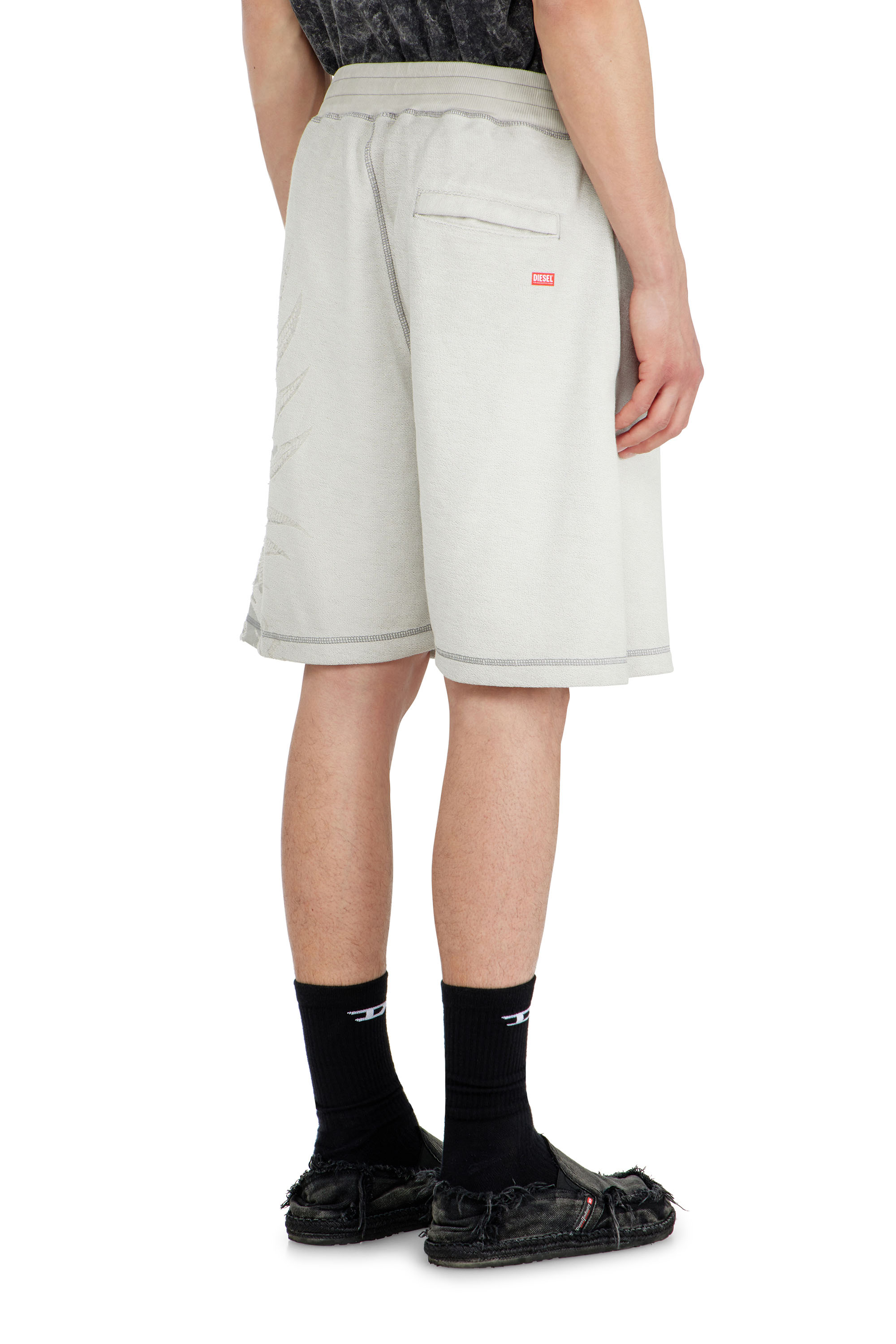 Diesel - P-RAWCROW, Pantalones cortos tipo sudadera con motivos devor&eacute; Hombre in Gris - 3