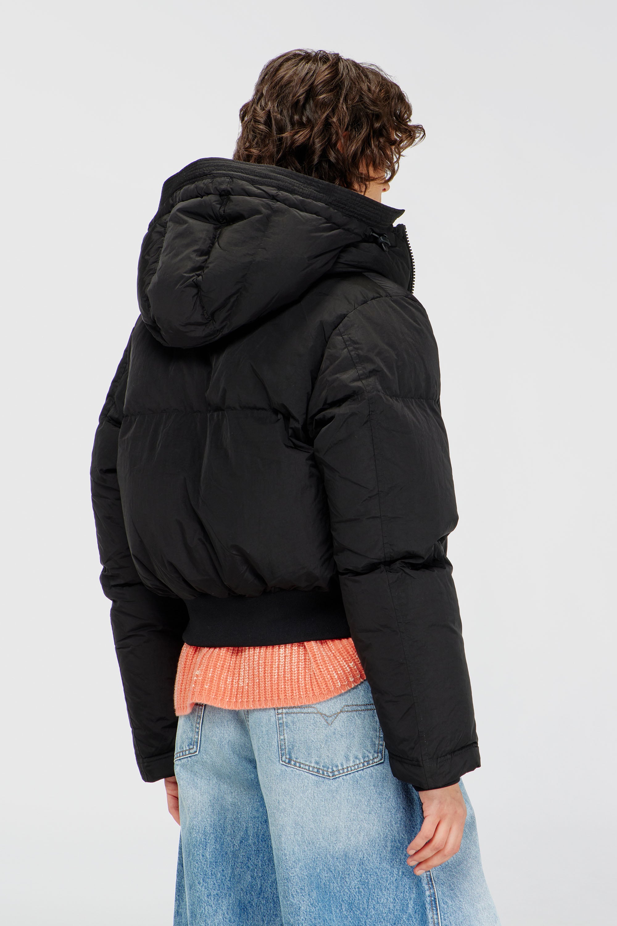 Diesel - W-PEYT-SHORT-NEW-P1, Chaqueta de plum&oacute;n con capucha de nailon arrugado Mujer in Negro - 4