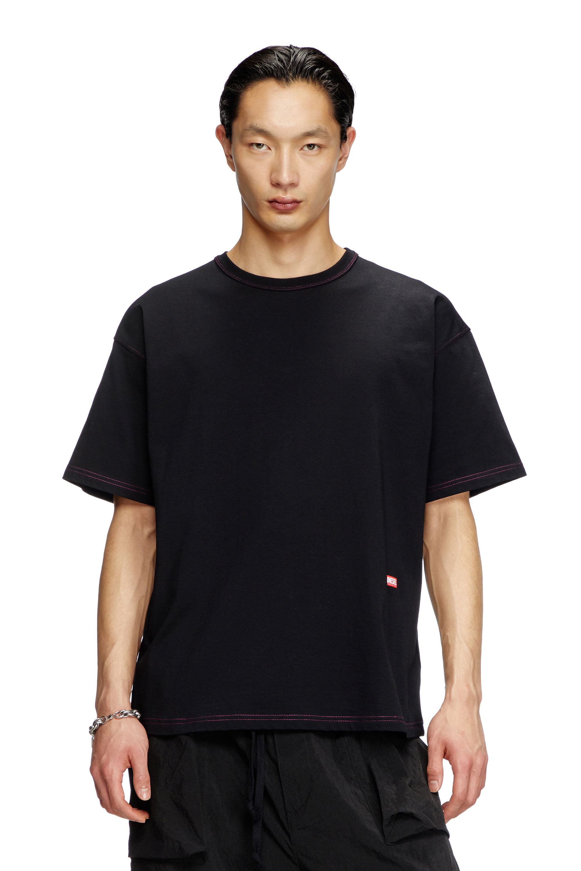 Diesel - T-BOXT-R18, Camiseta con estampado de corazón de manzana Hombre in Negro - 1