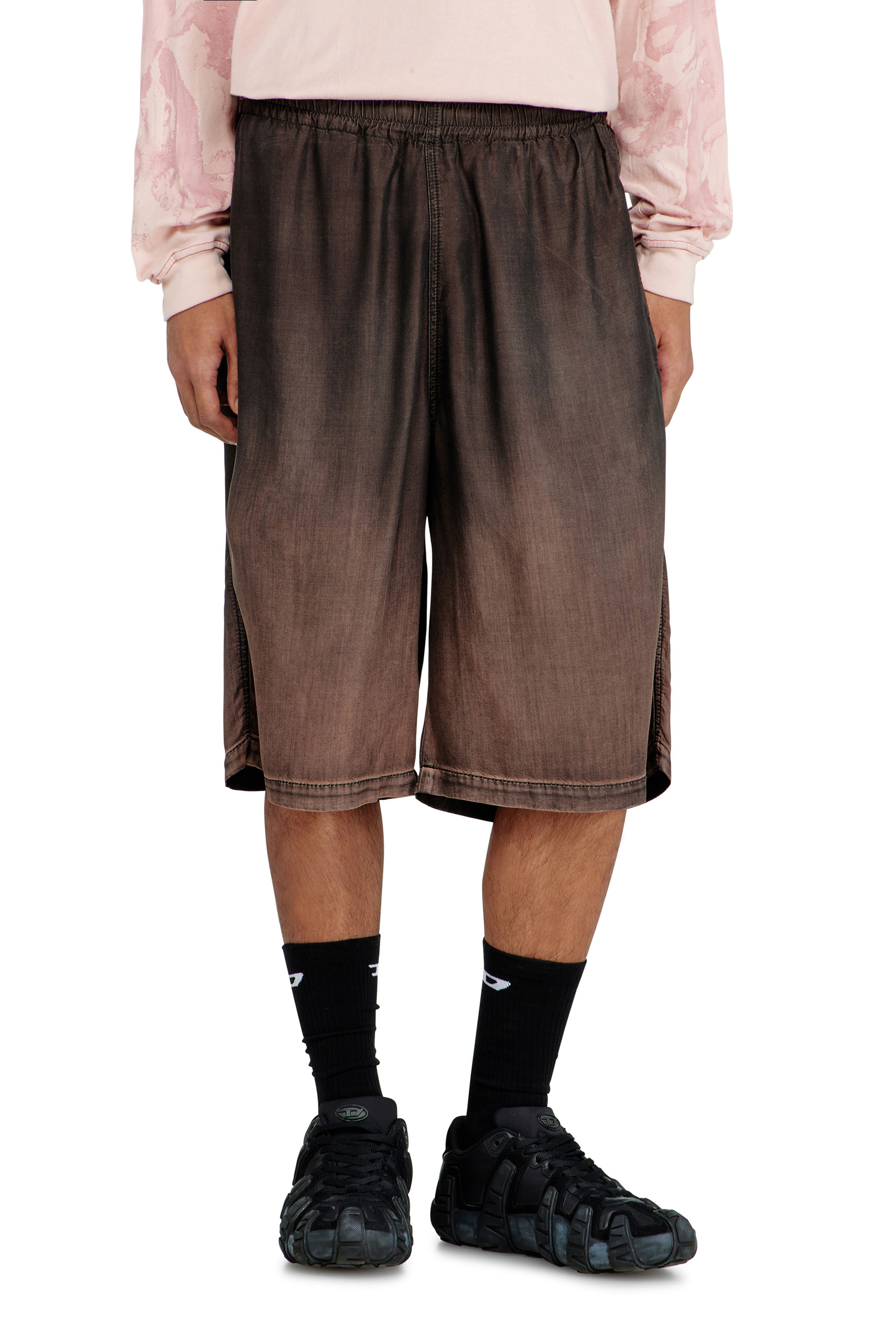 Diesel - D-RODER-SHORT-S, Bermudas relajadas en denim fluido con lavado oscuro Unisex in Marr&oacute;n - 4
