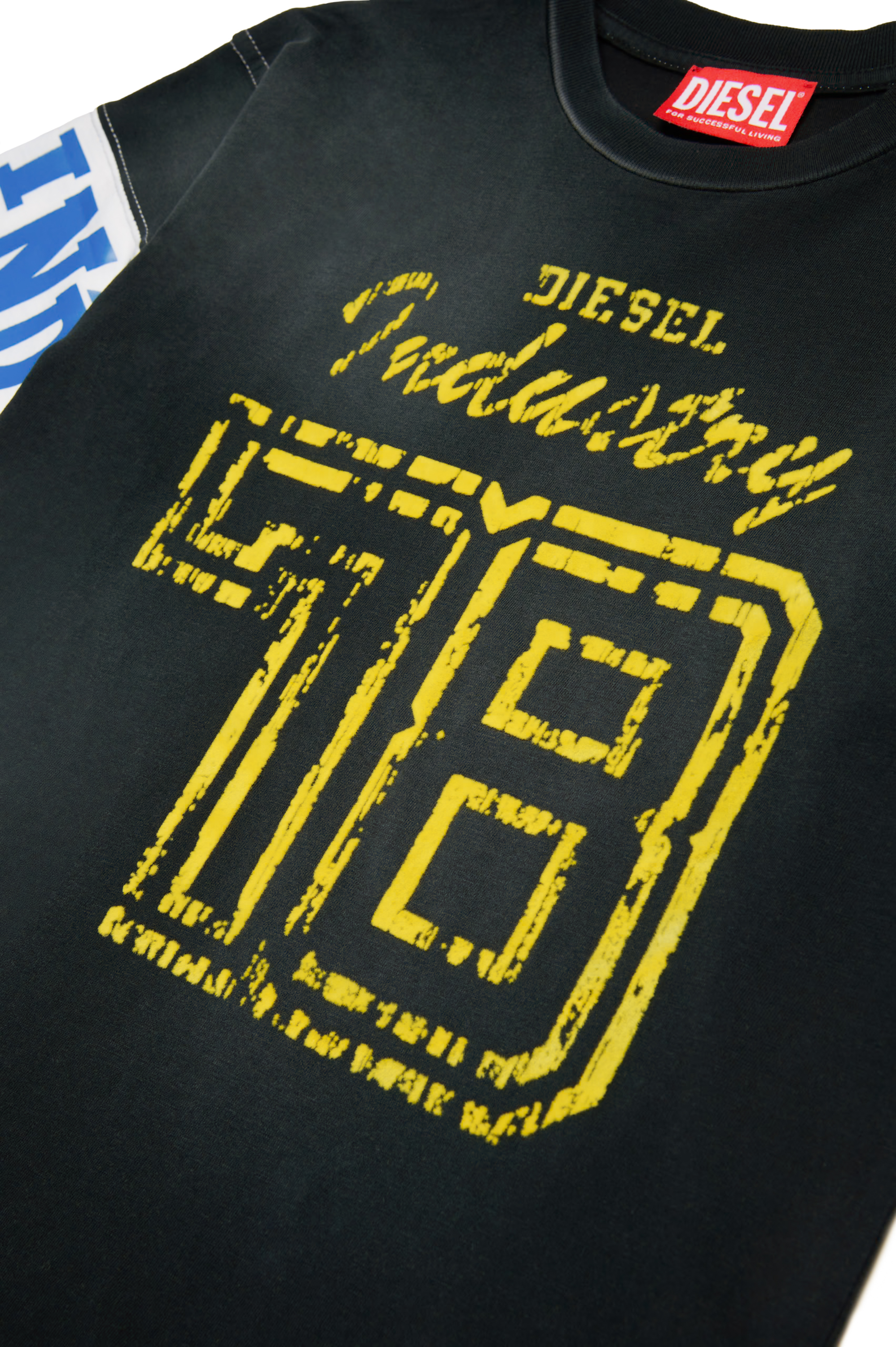 Diesel - TBOST OVER, Camiseta con detalles desgastados Hombre in Negro - 4