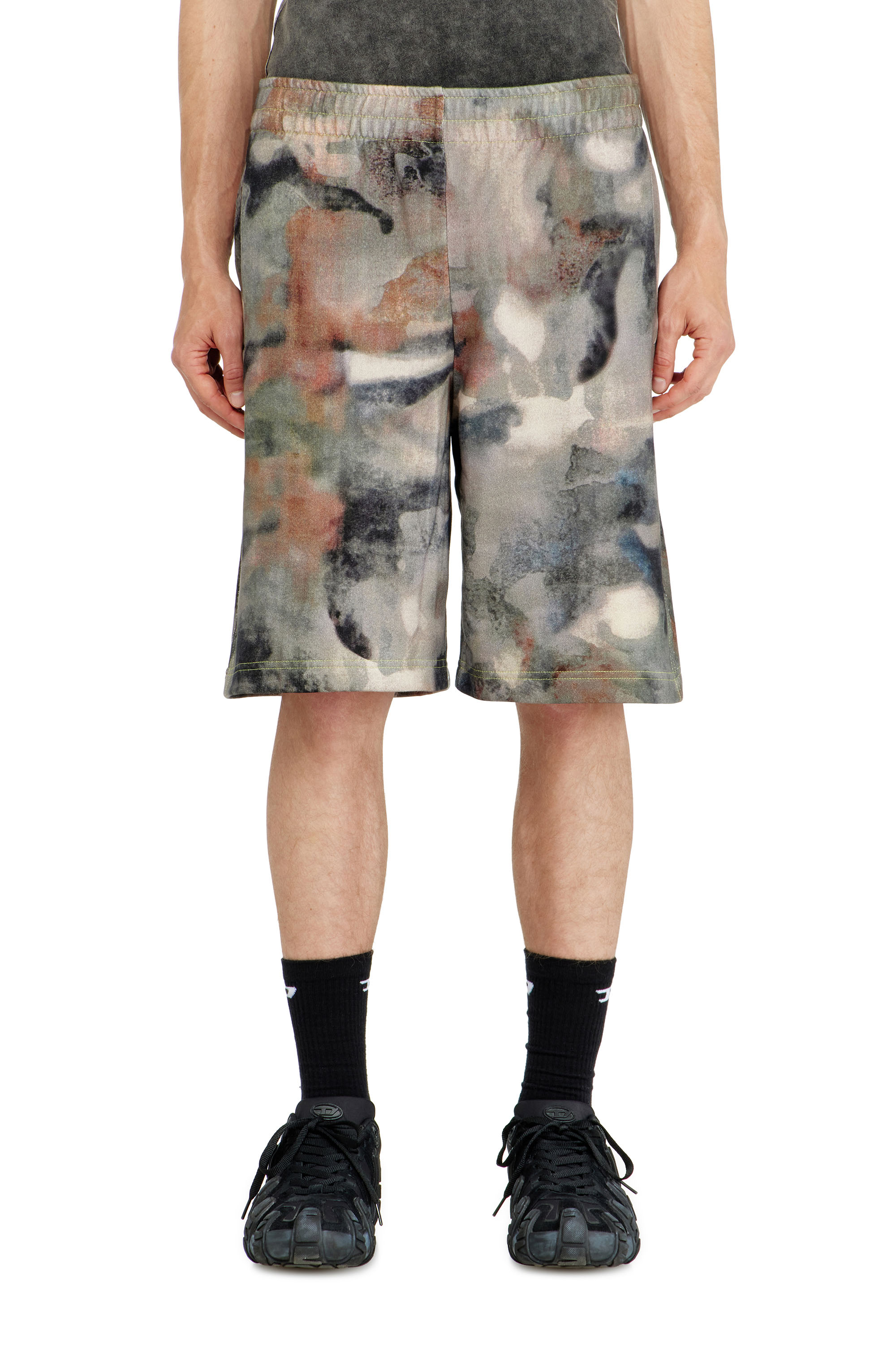 Diesel - P-CRONE-V1, Pantalones cortos de ch&aacute;ndal con estampado digital de camuflaje Hombre in Multicolor - 1