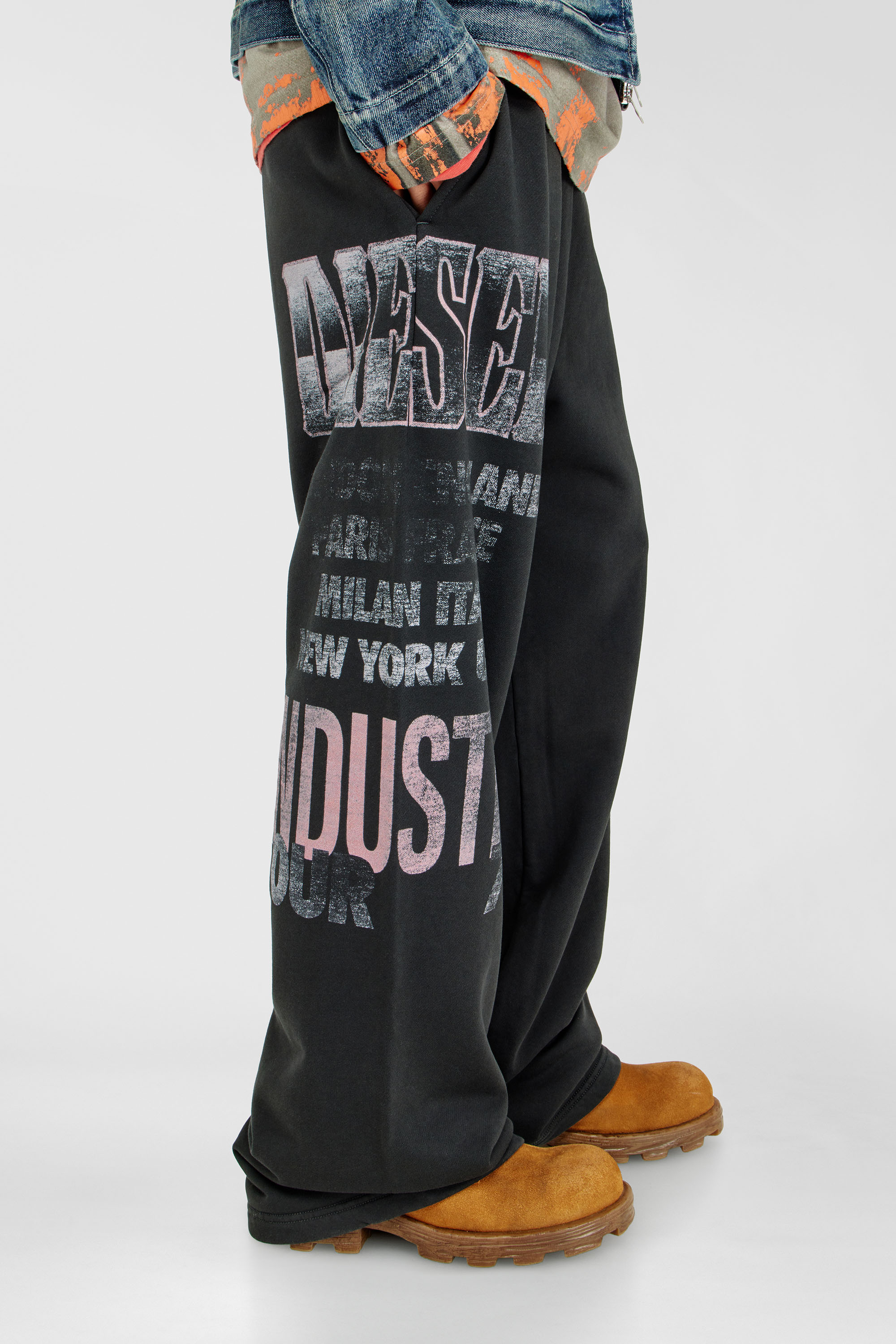 Diesel - P-ILL, Pantal&oacute;n de ch&aacute;ndal con gr&aacute;ficos de concierto Hombre in Negro - 4