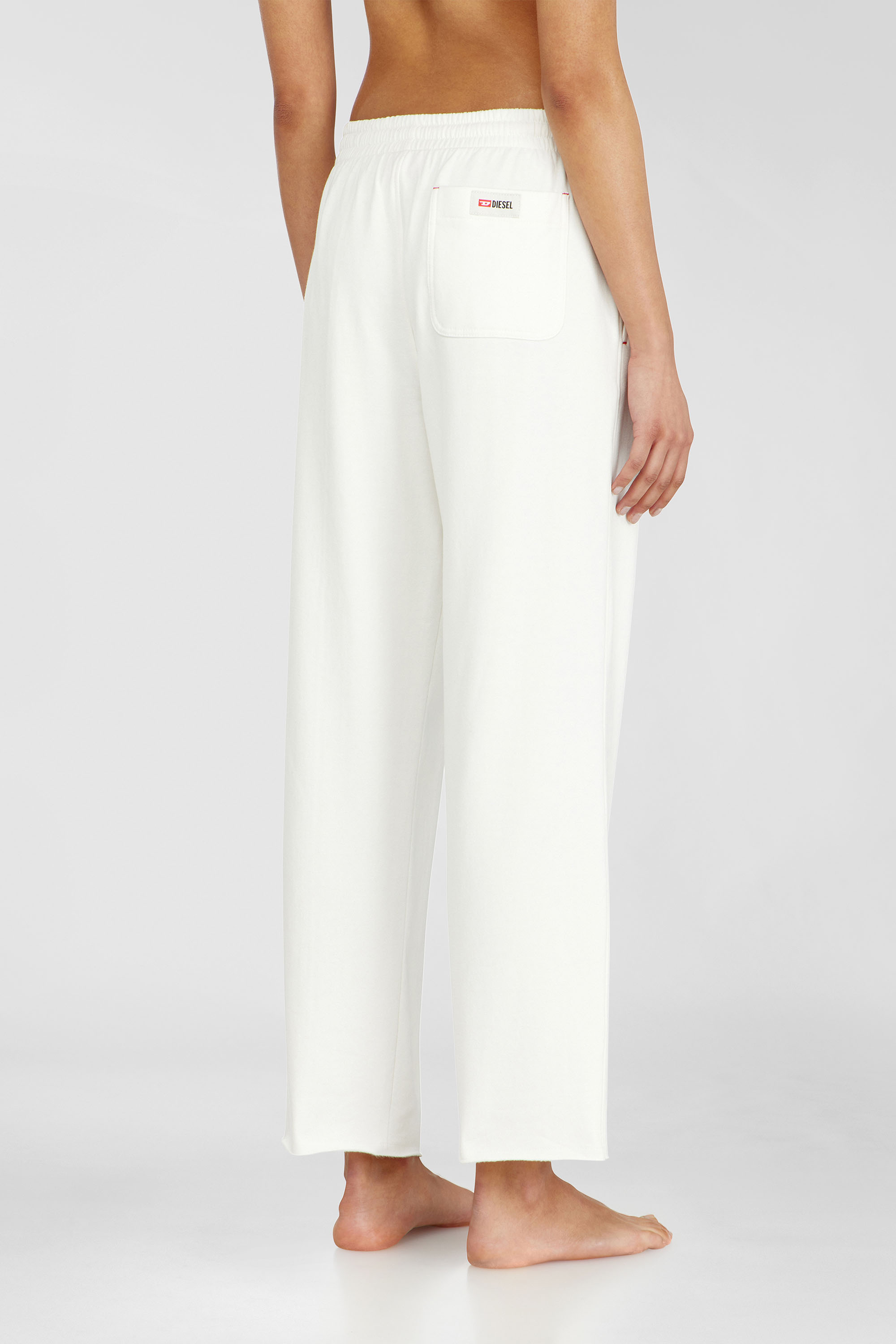 Diesel - INDRA-D-CORE, Pantal&oacute;n de ch&aacute;ndal afelpado con bajos al corte Mujer in Blanco - 4