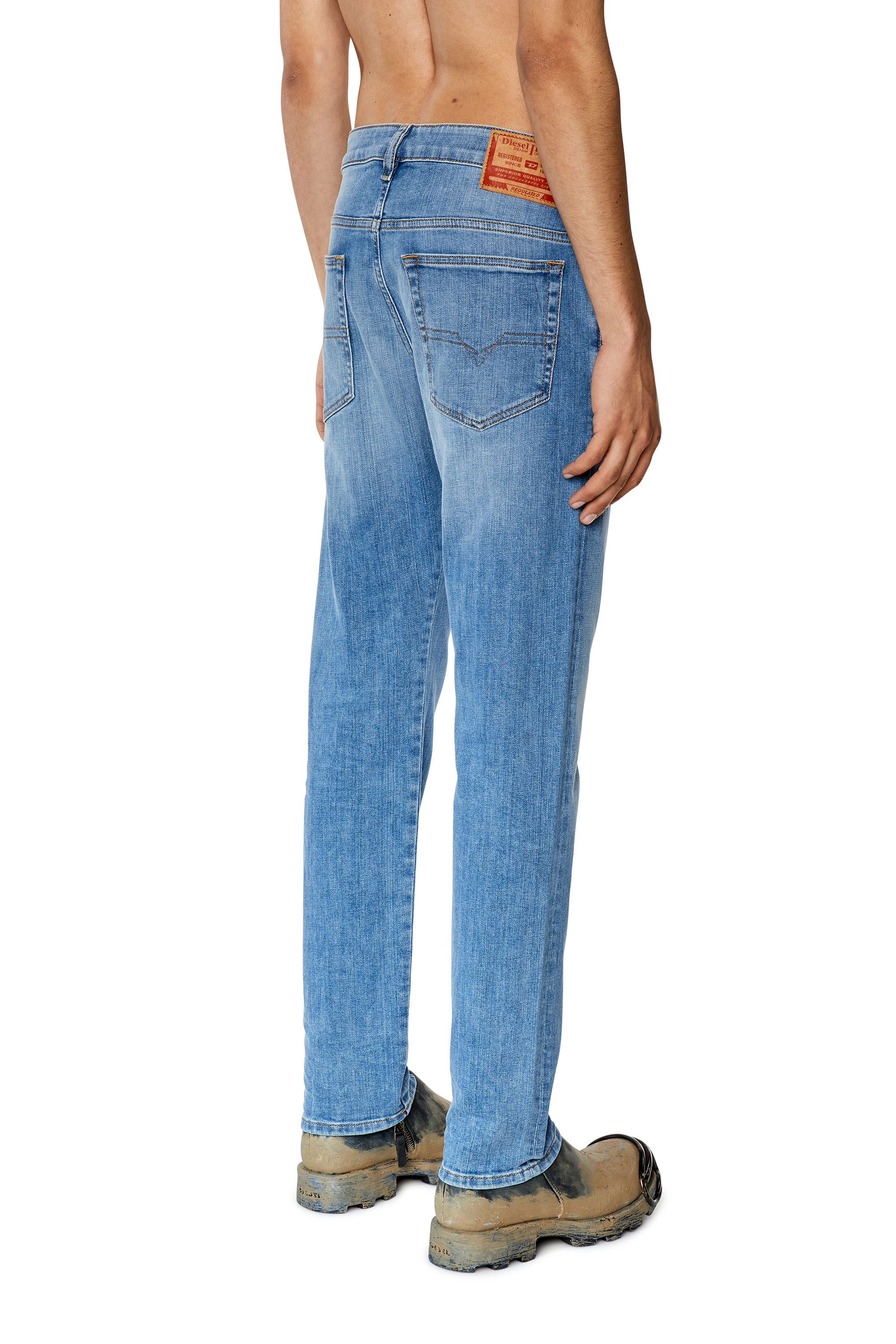 Diesel - Tapered Jeans D-Yennox 09F77, Azul Claro - Image 3