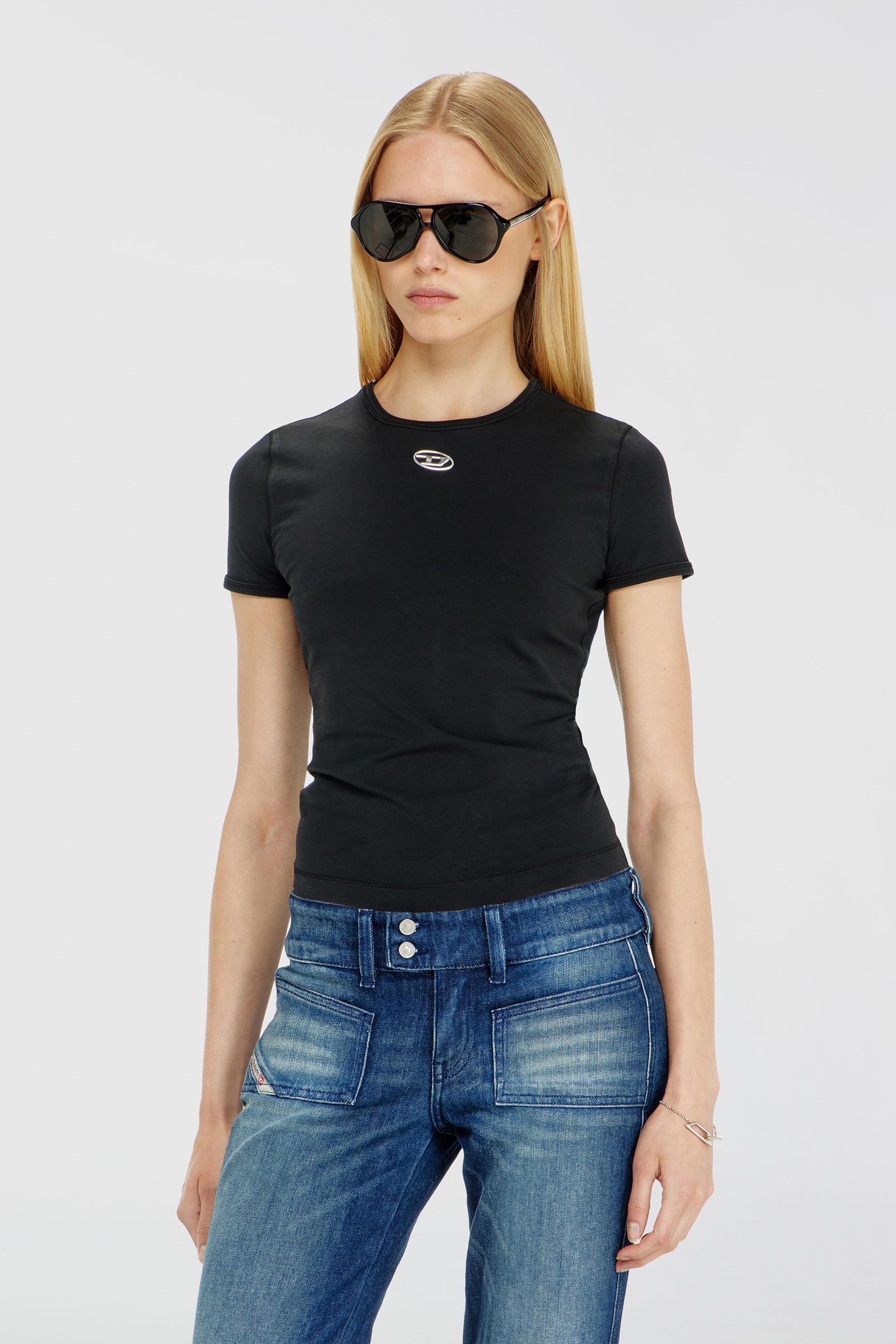 Diesel - T-UNCUTIESLONG-OD, Camiseta slim-fit con Oval D met&aacute;lico Mujer in Negro - 3