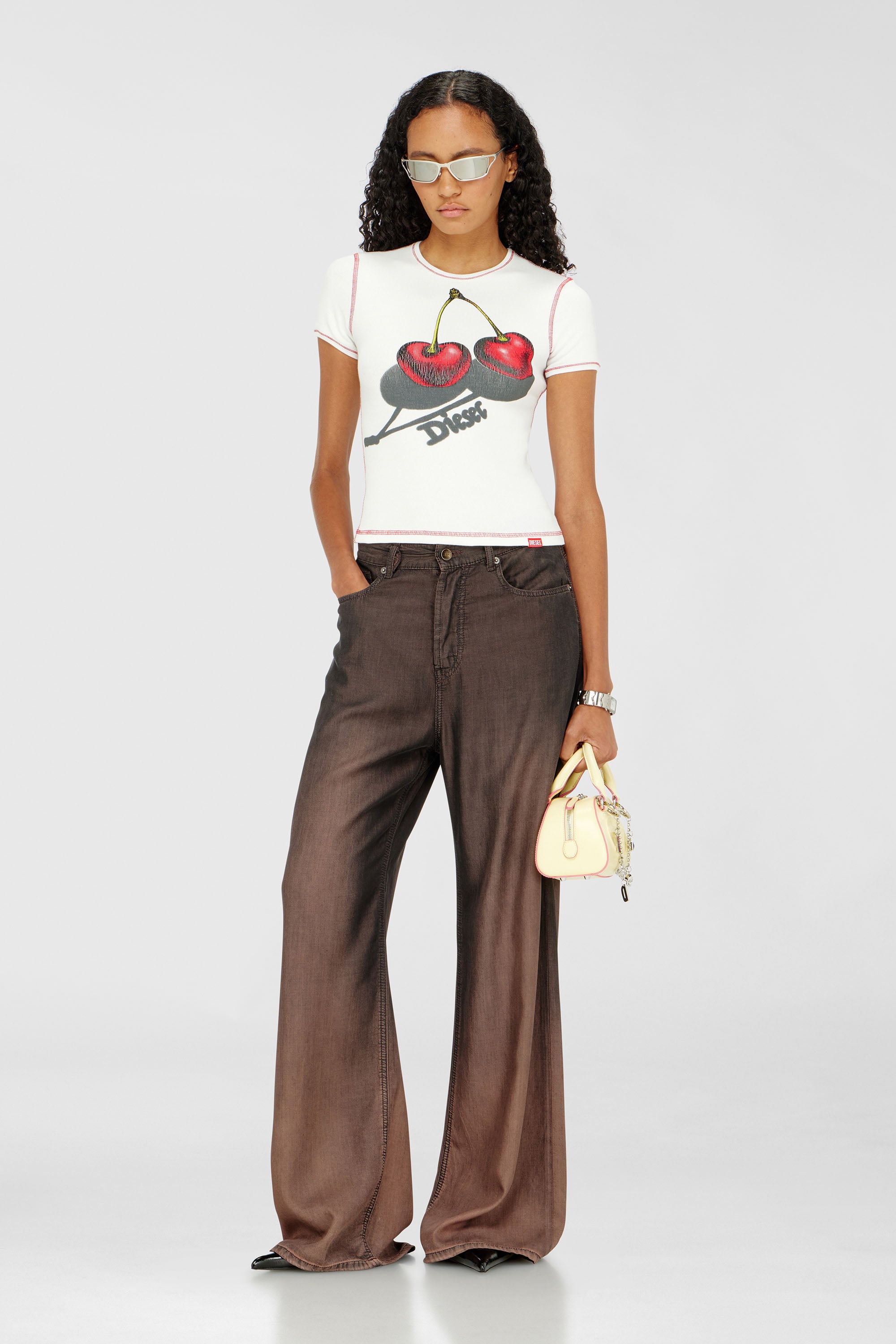 Diesel - SV-T-ELE-CHER, Camiseta ajustada de algod&oacute;n con estampado de cerezas Mujer in Blanco - 2