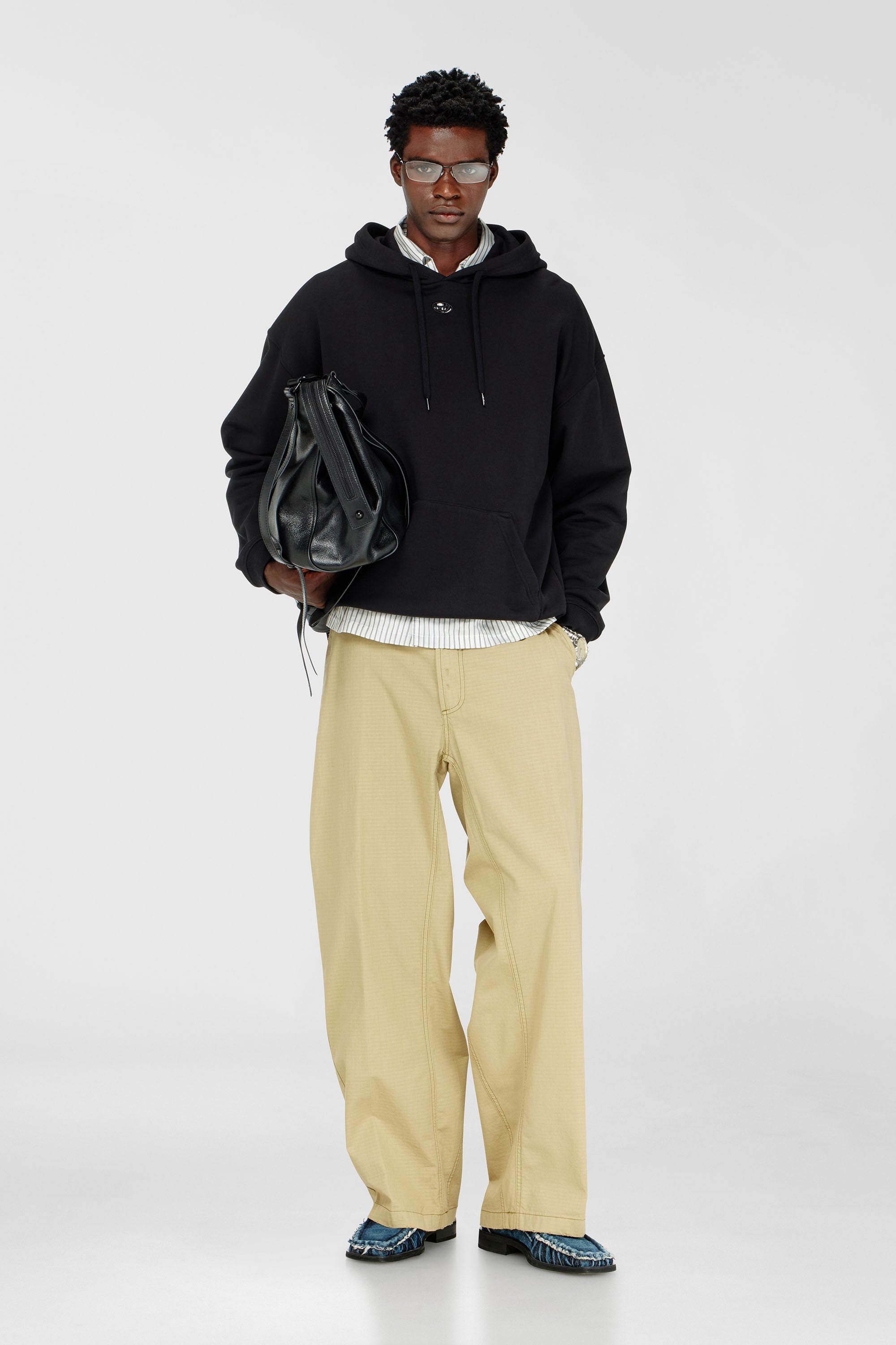Diesel - S-BOXT-HOOD-DCO, Sudadera de corte relajado con bolsillo canguro Hombre in Negro - 2