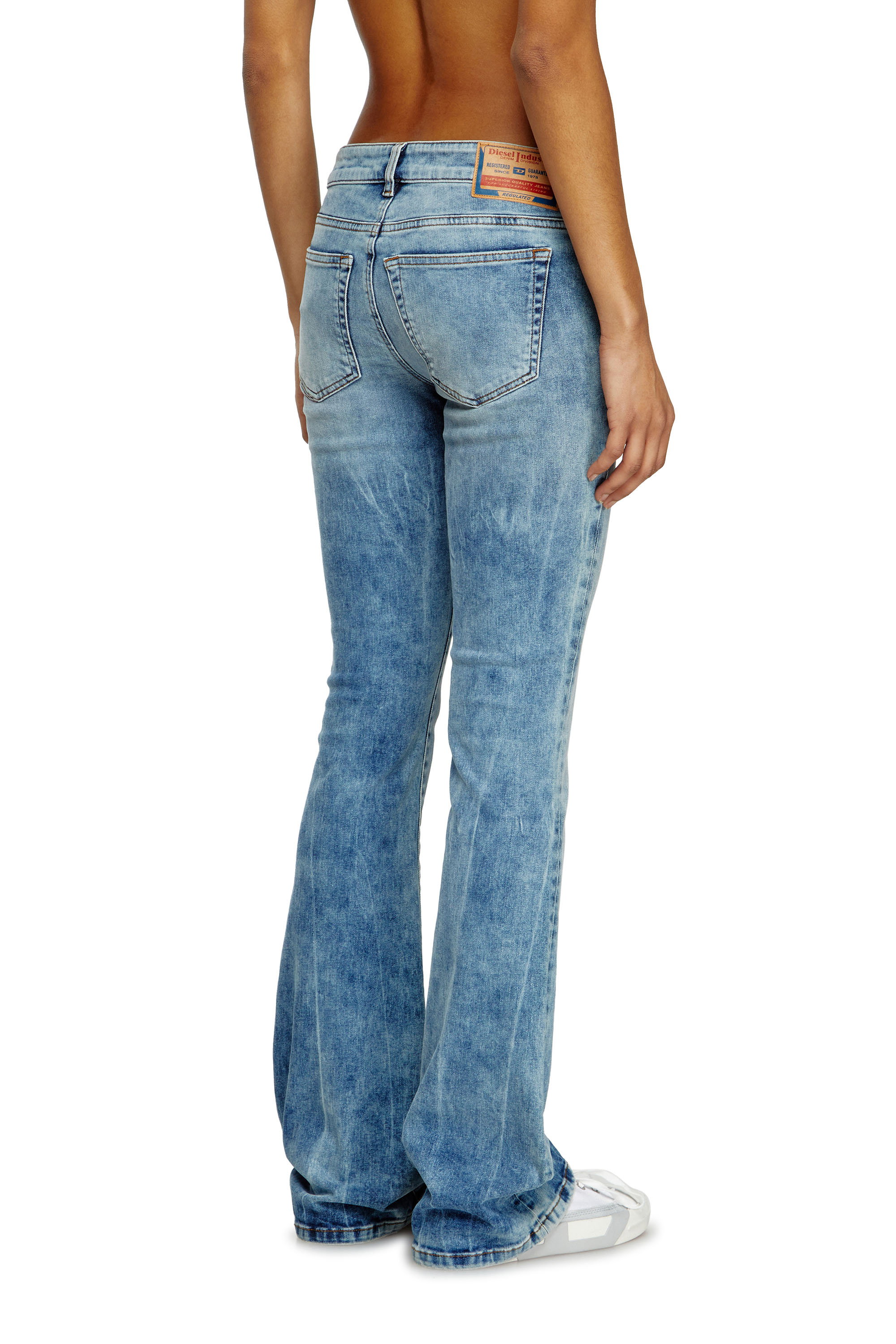 Diesel - Bootcut Jeans 1969 D-Ebbey 0BMBM Mujer, Azul Claro - 4