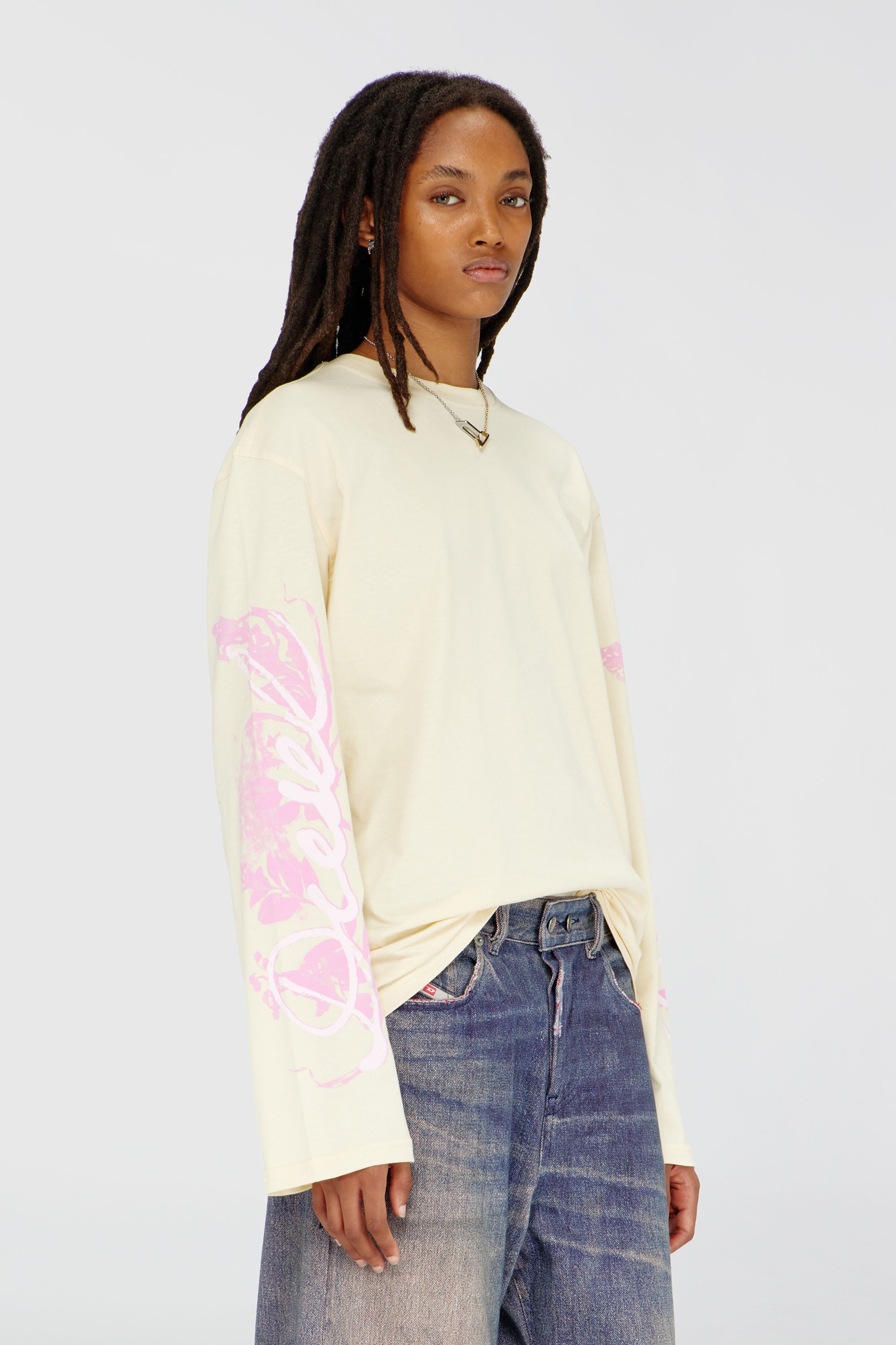 Diesel - T-HILARY-LS-AA3, Camiseta de manga larga con estampados gr&aacute;ficos y cristales Mujer in Amarillo - 1