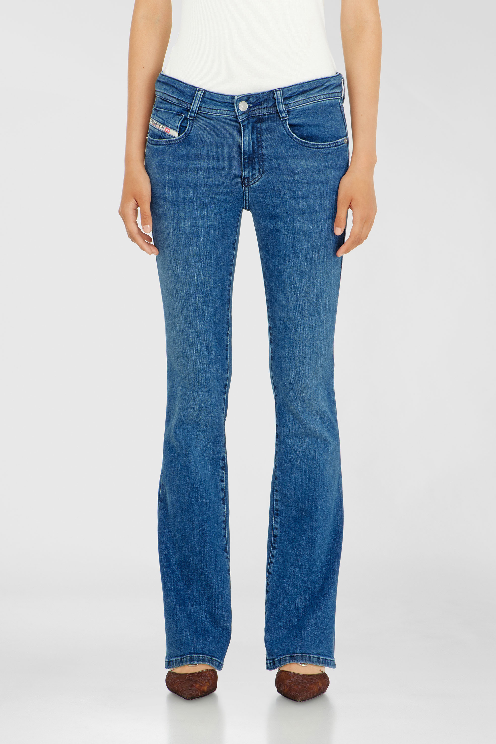 Diesel - Bootcut Jeans 1969 D-Ebbey 0ADBB Mujer, Azul medio - 1