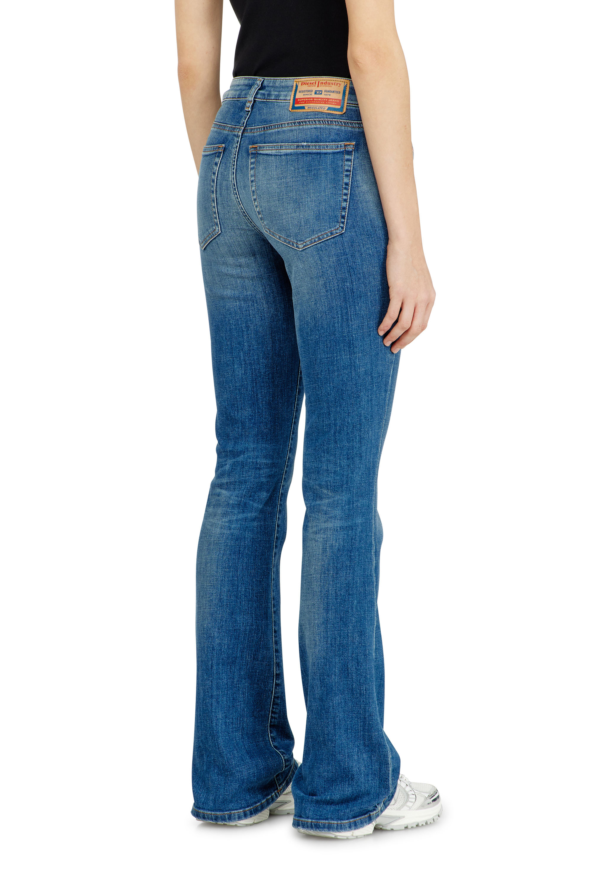 Diesel - Bootcut Jeans 1969 D-Ebbey 09J33 Mujer, Azul medio - 5