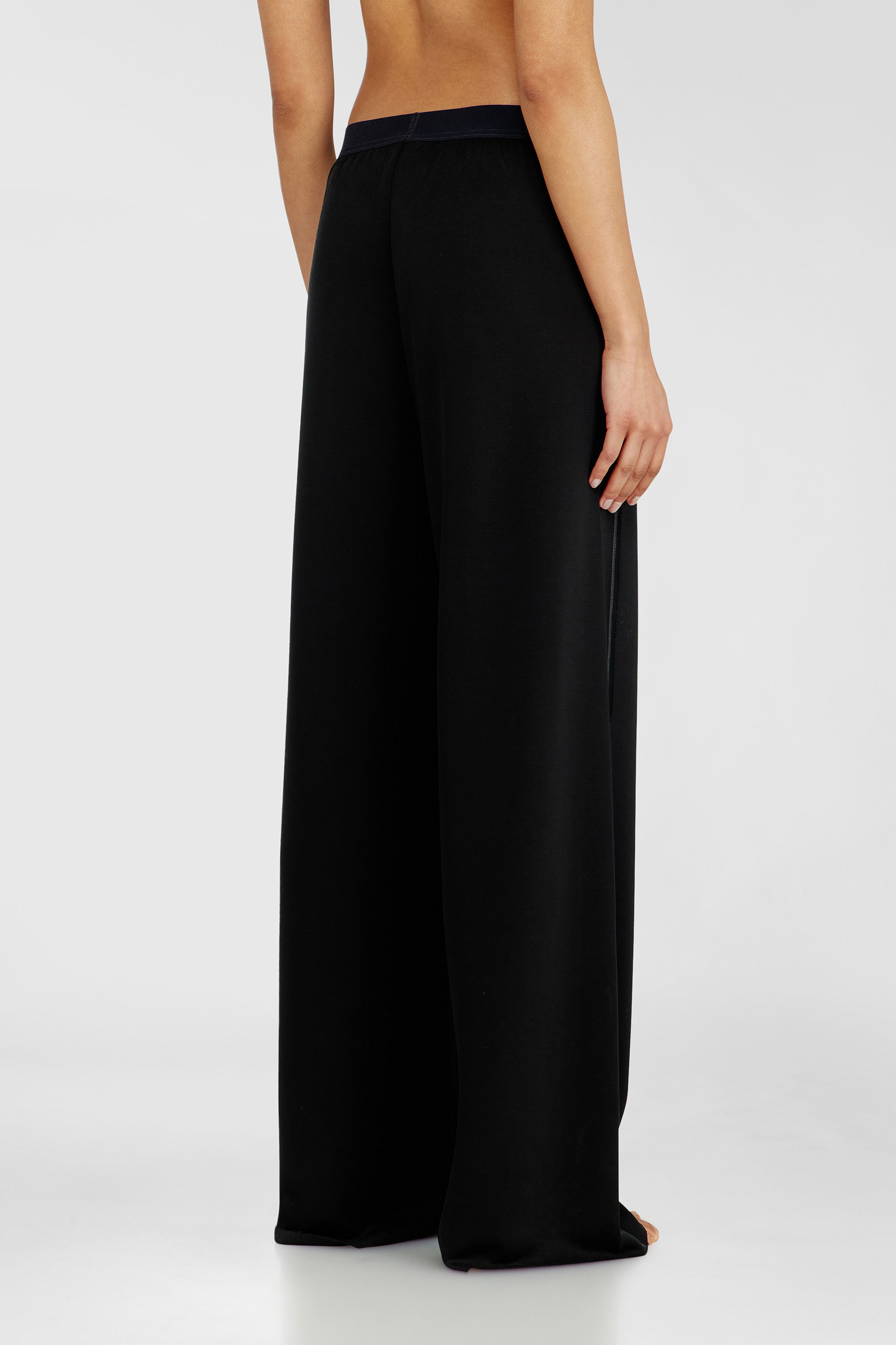 Diesel - ALYSA-UTLT, Pantal&oacute;n jogger en scuba el&aacute;stico ligero Mujer in Negro - 4