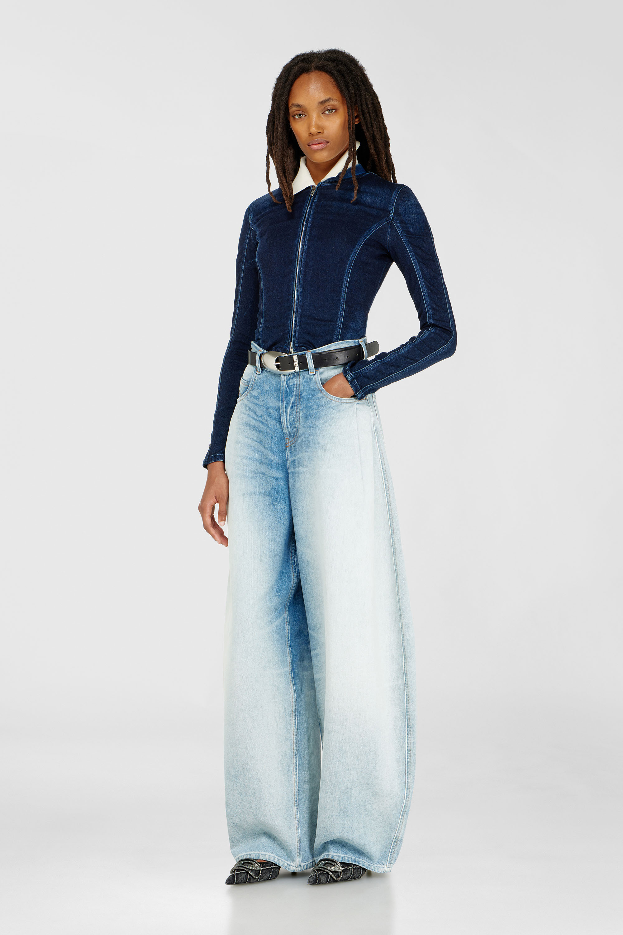 Diesel - DE-GARY-D JOGG, Chaqueta cropped en JoggJeans Mujer in Azul marino - 1